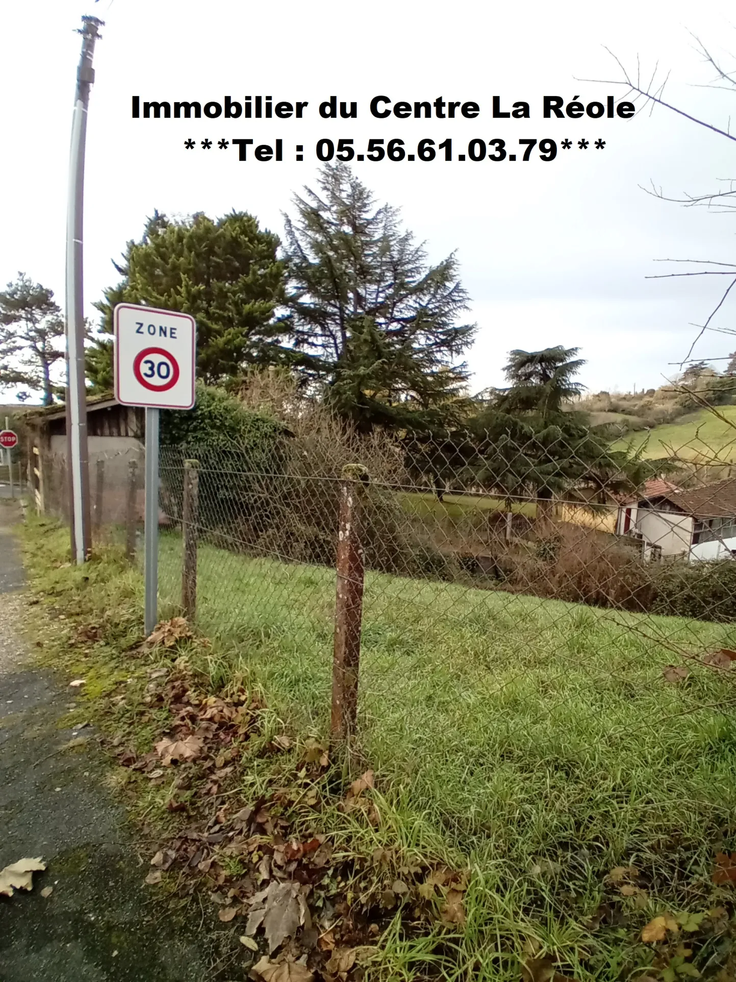 Terrain constructible de 400 m² à La Réole avec garage en bois à rénover