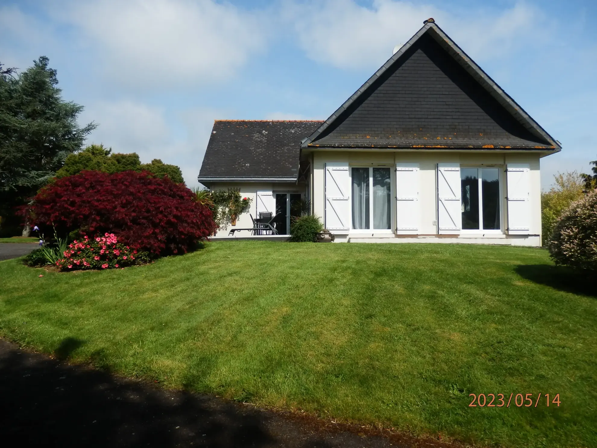 Maison de plain-pied à Ploeuc-sur-Lie avec grand terrain arboré