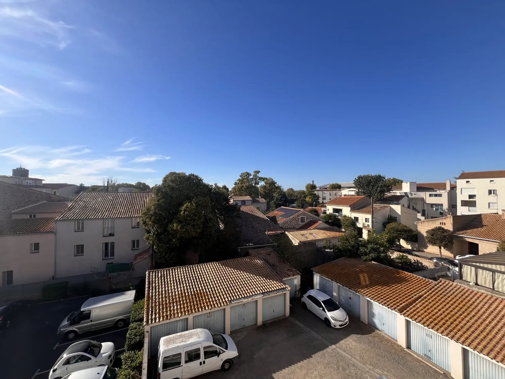 Appartement T3 à Agde avec balcons et cave, proximité mairie 