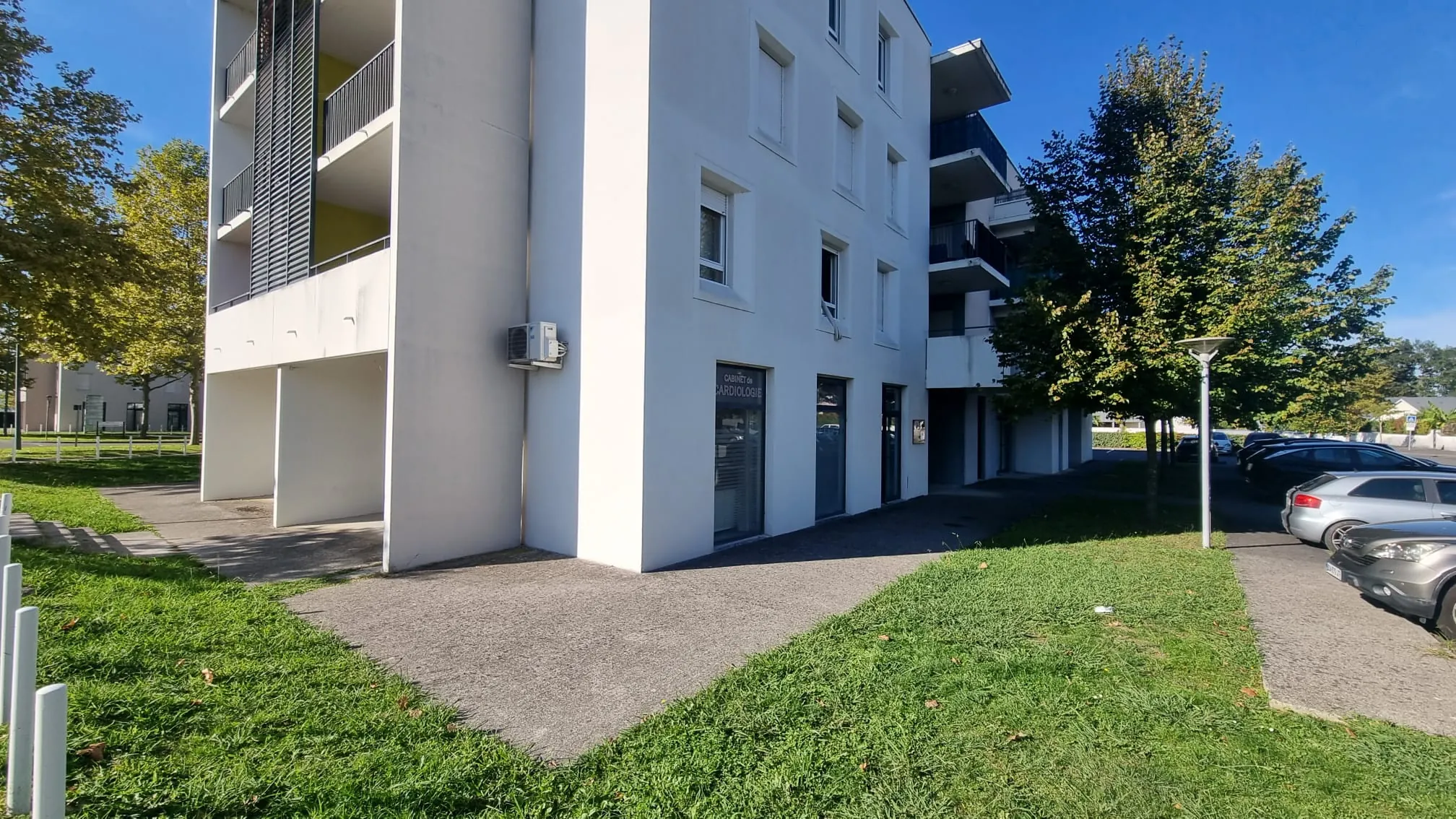 Local commercial de 43 m² à vendre à Idron, idéal pour profession libérale