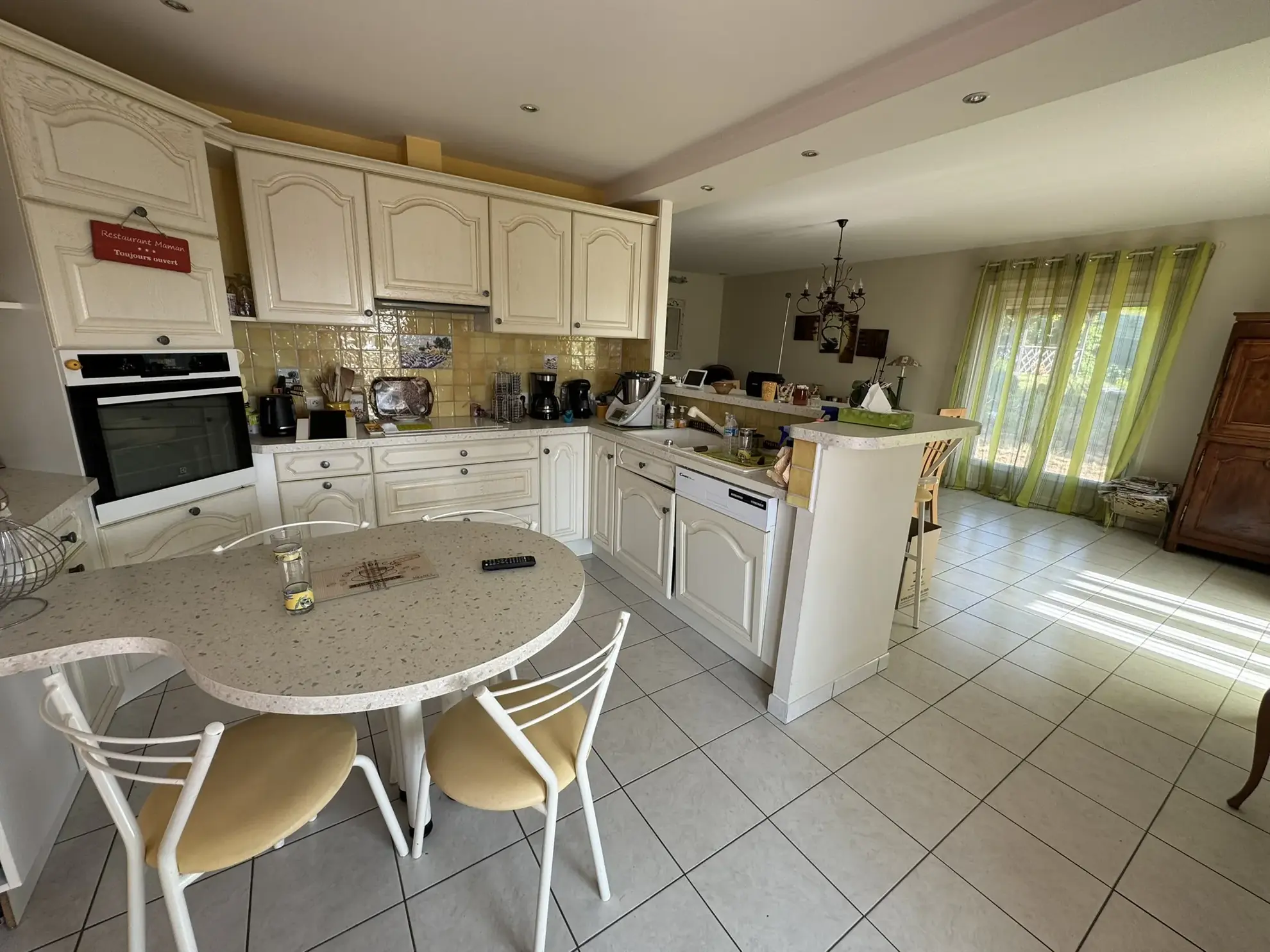 Maison familiale à Cours avec jardin et vue dégagée - Bien immobilier à vendre 