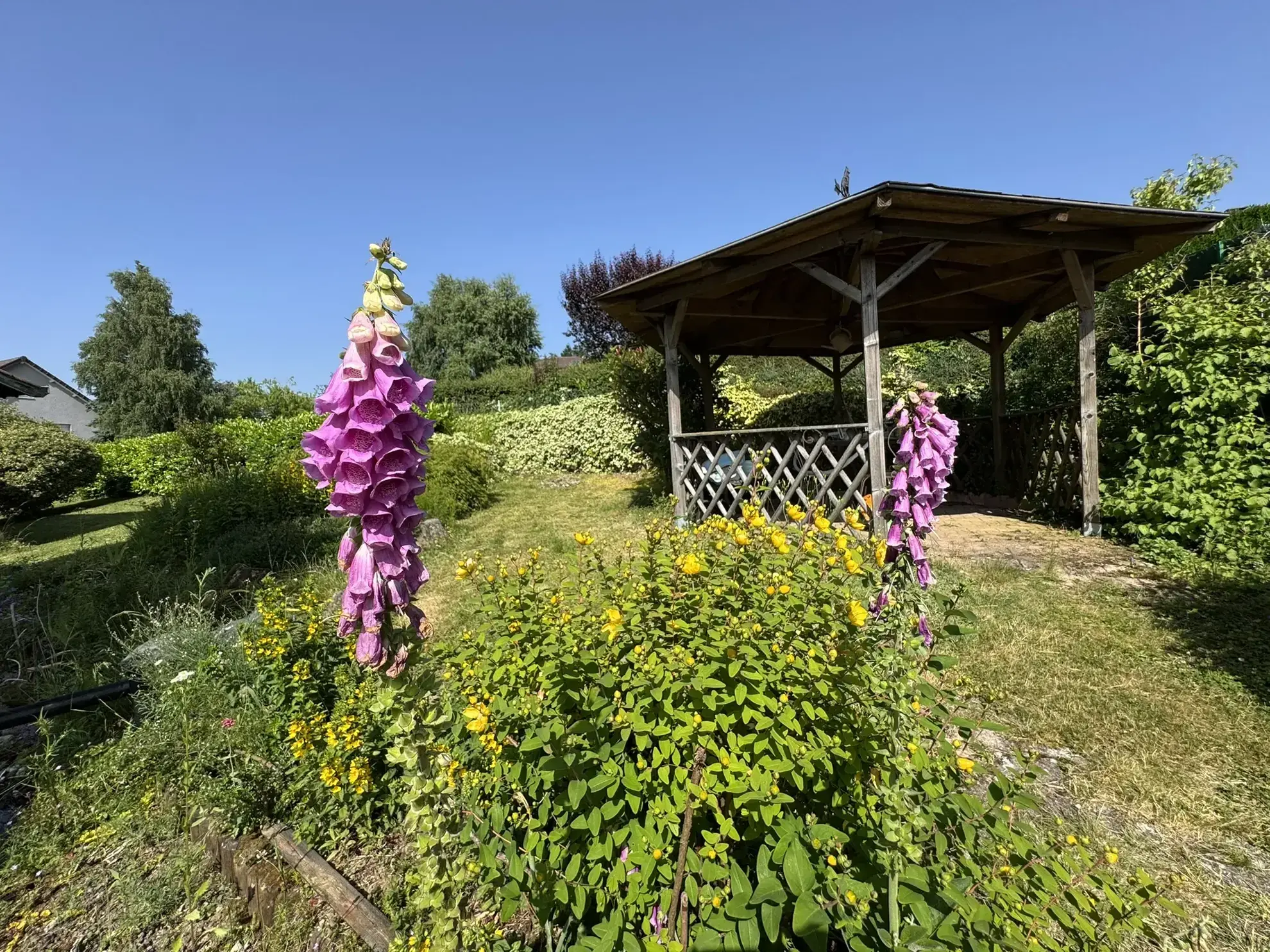 Maison familiale à Cours avec jardin et vue dégagée - Bien immobilier à vendre 