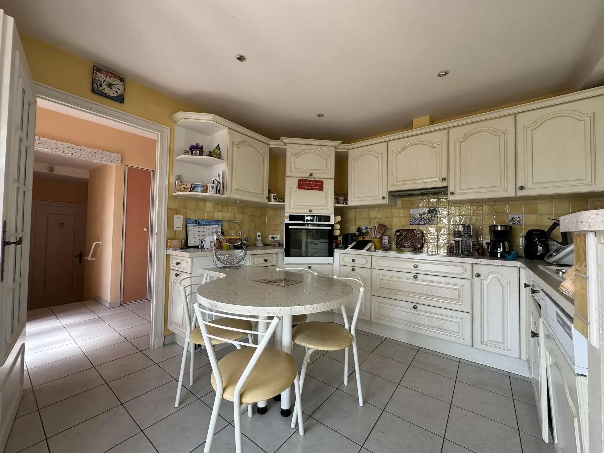 Maison familiale à Cours avec jardin et vue dégagée - Bien immobilier à vendre 