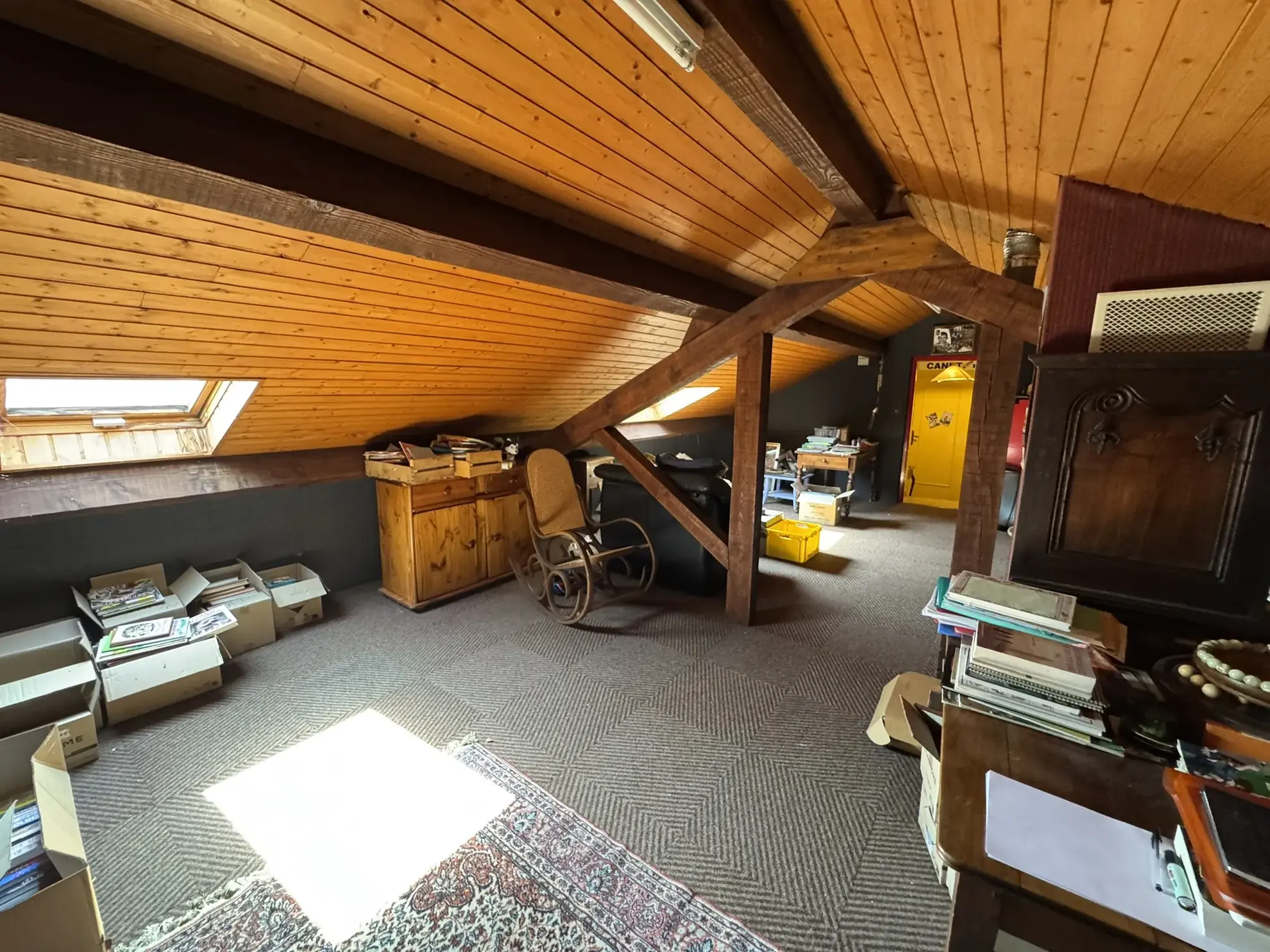 Maison familiale à Cours avec jardin et vue dégagée - Bien immobilier à vendre 