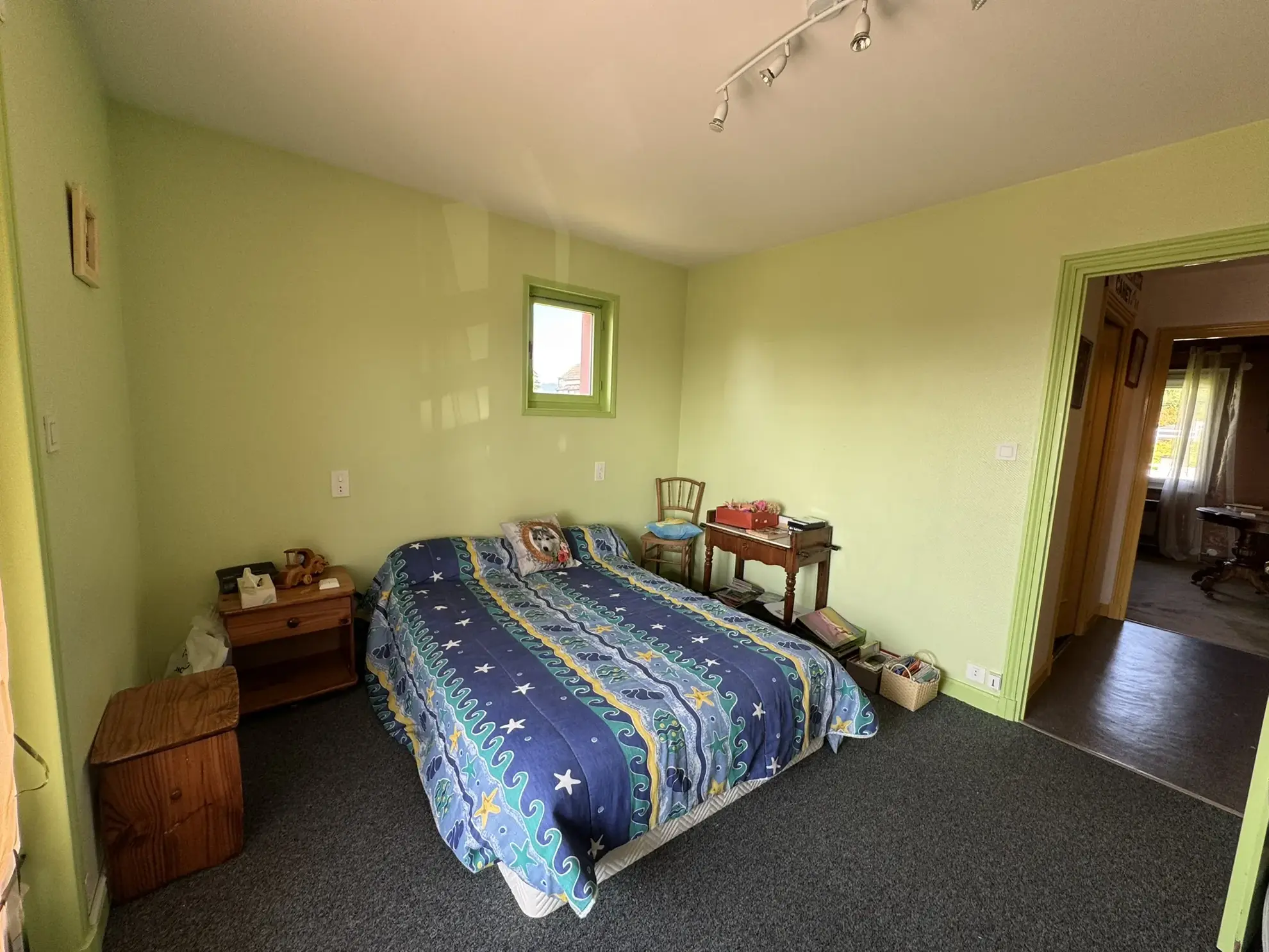 Maison familiale à Cours avec jardin et vue dégagée - Bien immobilier à vendre 