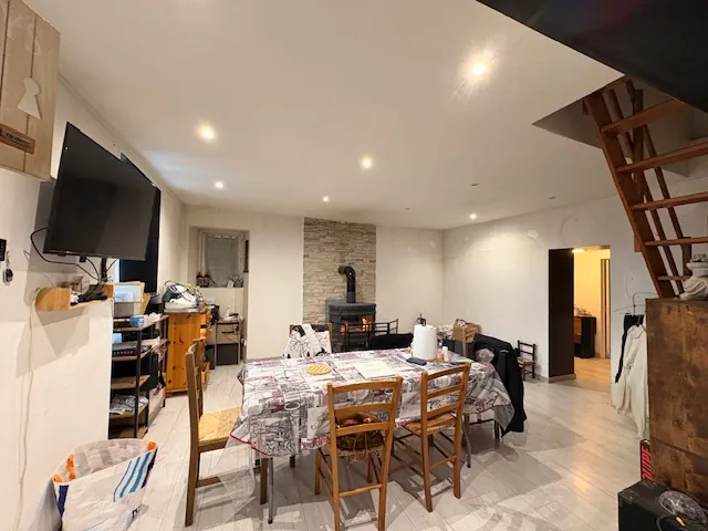 Charmante maison en pierres avec potentiel à Le Tronquay 