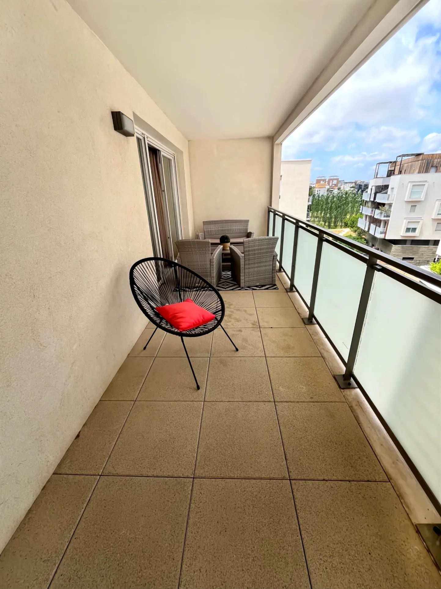 Appartement T2 à vendre à Montpellier Port Marianne avec parking et terrasse - Investissement sûr 