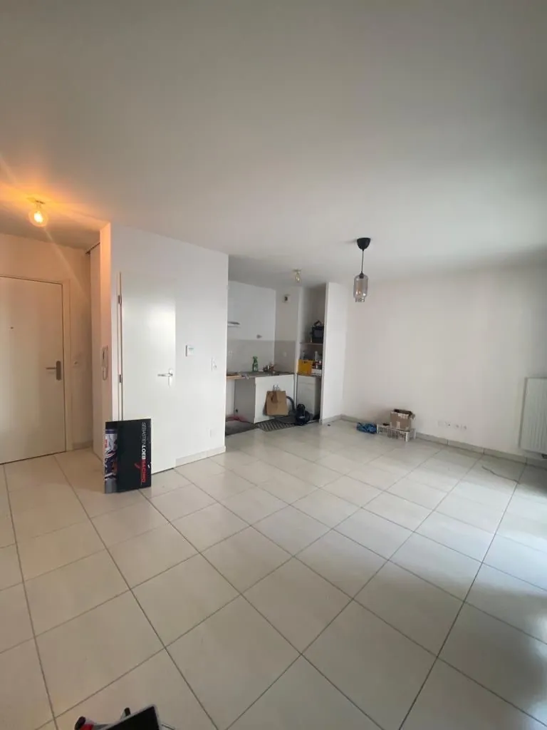 Appartement T2 à vendre à Montpellier Port Marianne avec parking et terrasse - Investissement sûr 