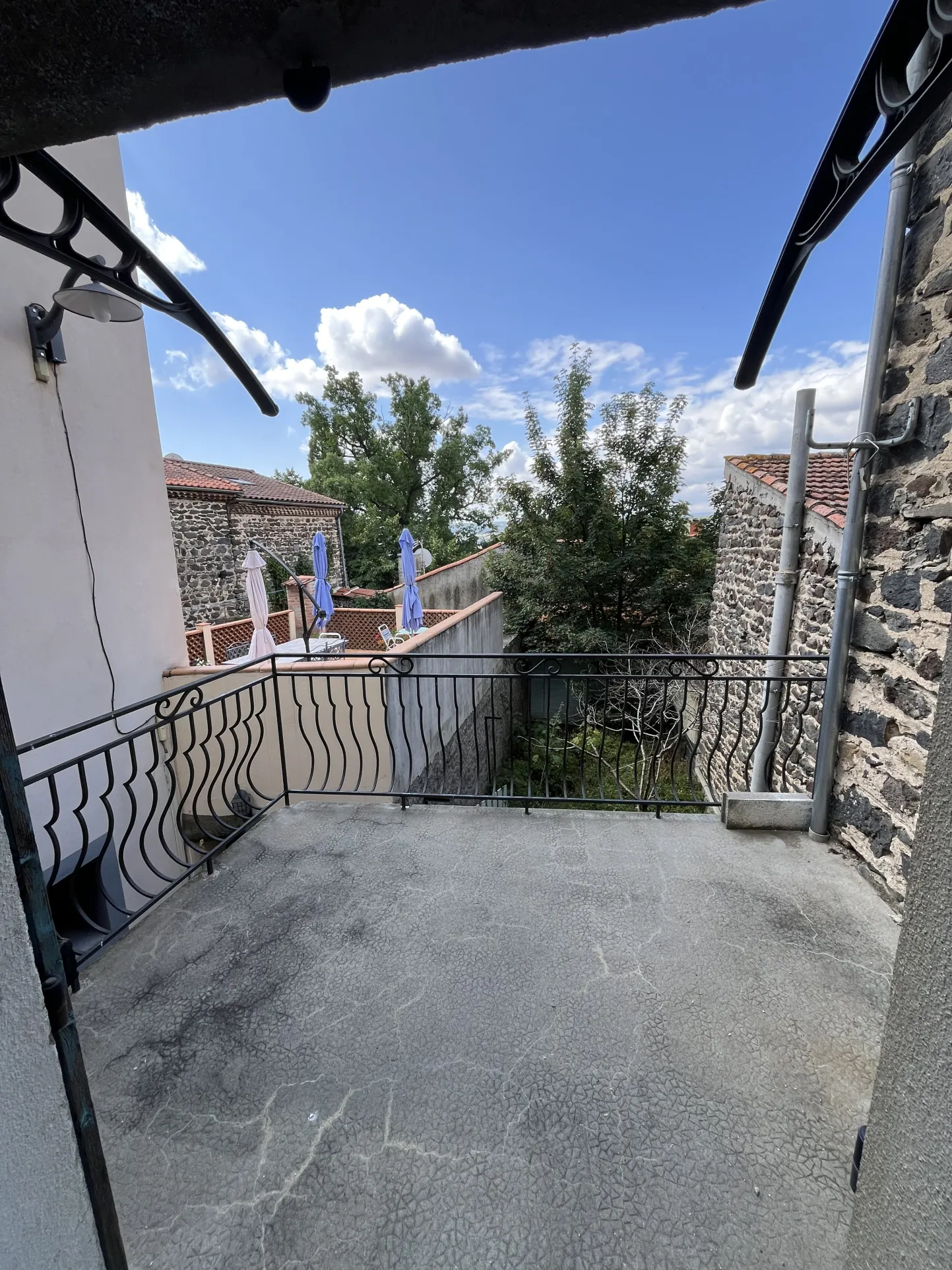 Maison à rénover de 82 m² avec jardin au Broc, idéal investissement 