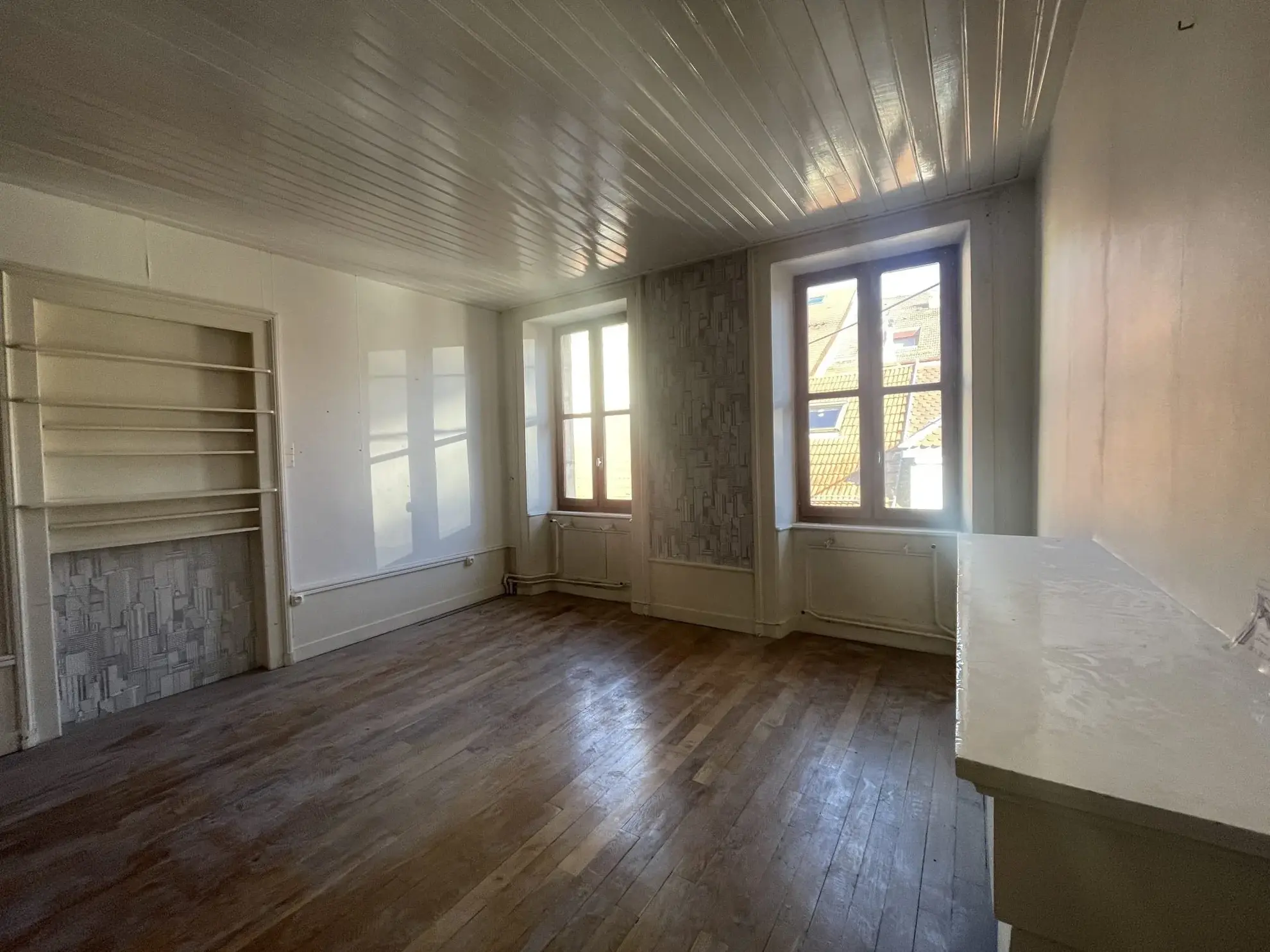 Appartement T2 à rénover avec potentiel exceptionnel à Pontarlier 