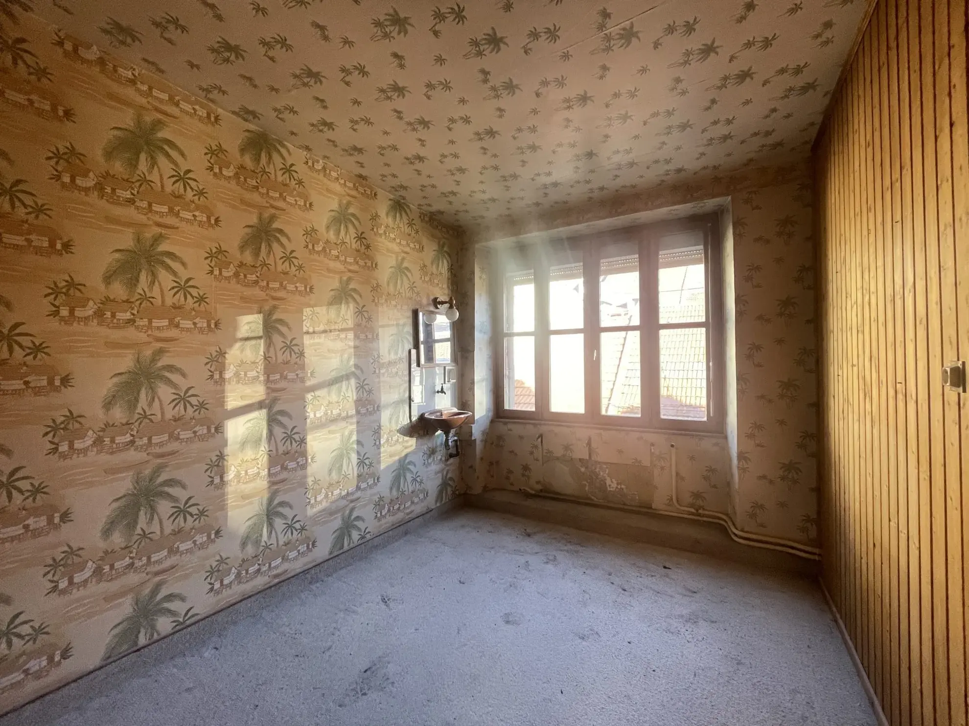 Appartement T2 à rénover avec potentiel exceptionnel à Pontarlier 