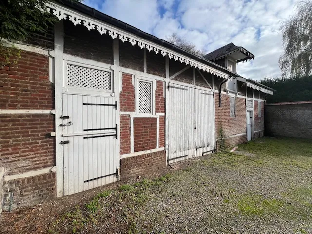 Maison à fort potentiel avec dépendance à Port le Grand, proche Abbeville 