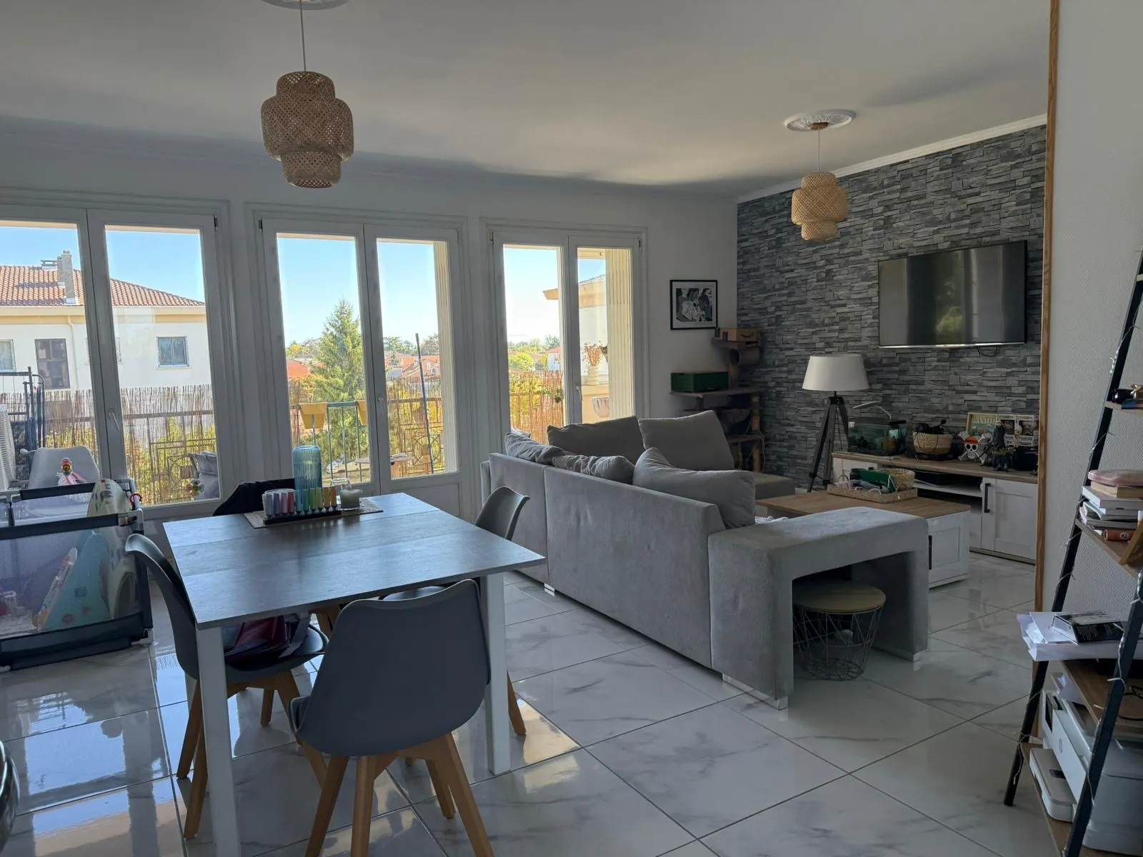 Appartement T3 rénové de 84 m² avec balcon et garage à Agen