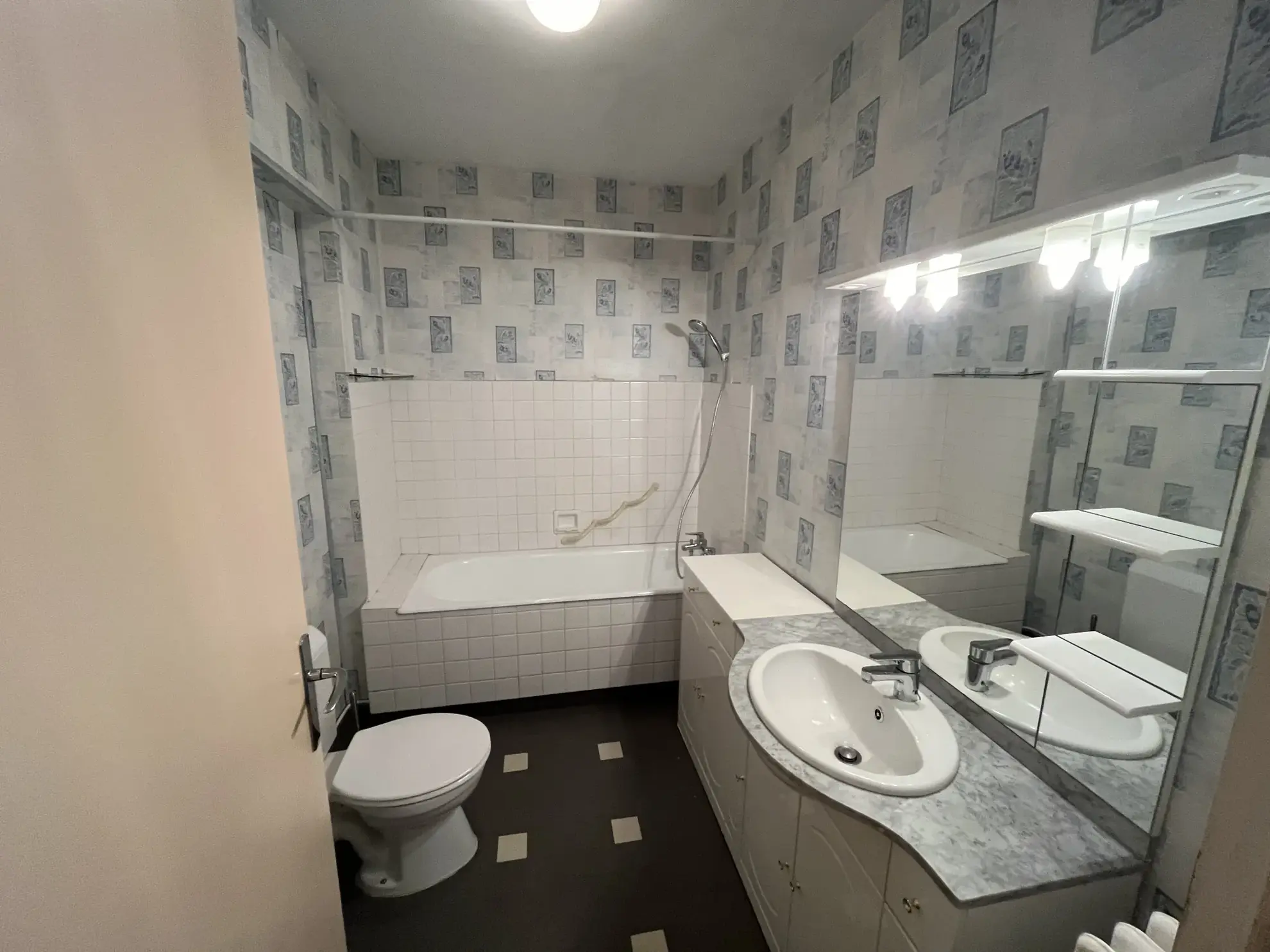 Appartement T2 à Vichy en centre-ville avec potentiel de rénovation 