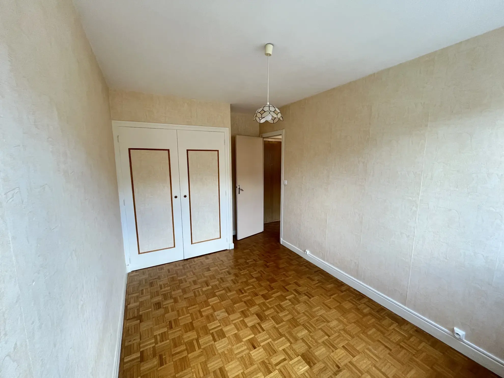 Appartement T2 à Vichy en centre-ville avec potentiel de rénovation 