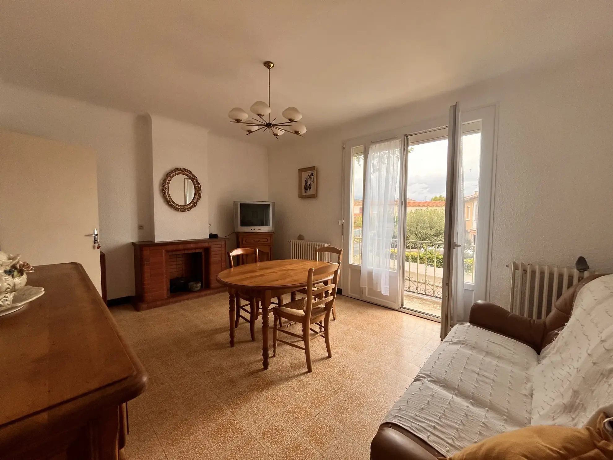 Maison de 4 chambres à Céret avec garage et potentiel indépendant 