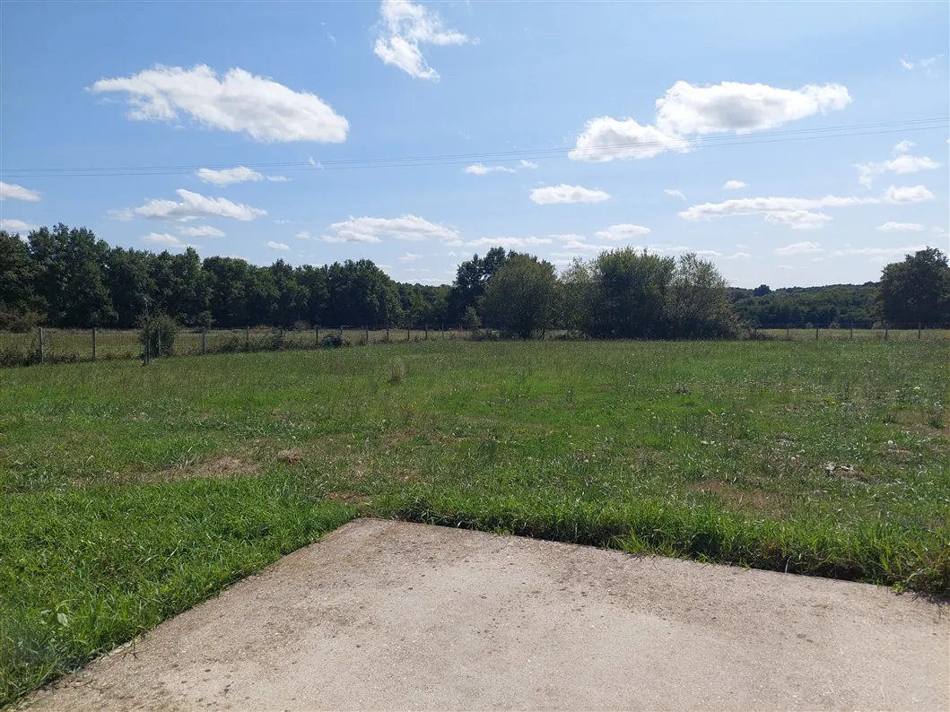 Maison contemporaine à Bazas avec jardin de 2500 m² et vue dégagée 
