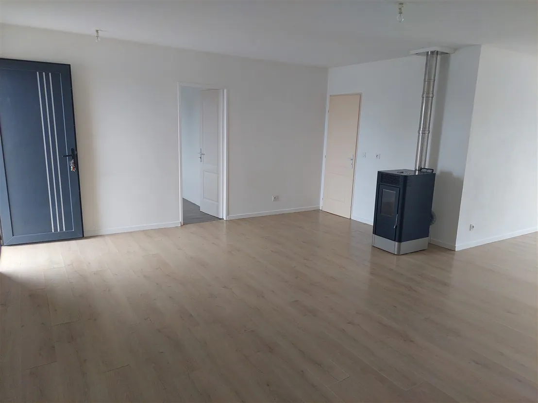 Maison contemporaine à Bazas avec jardin de 2500 m² et vue dégagée 