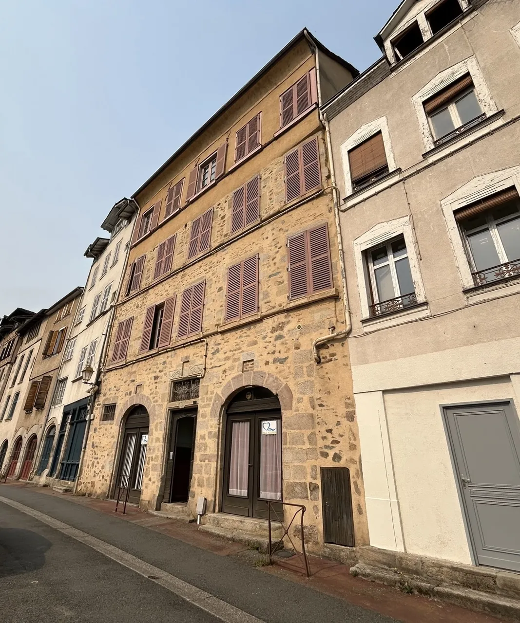 Immeuble à vendre à Tulle en Corrèze - Investissement immobilier avec commerces et appartements