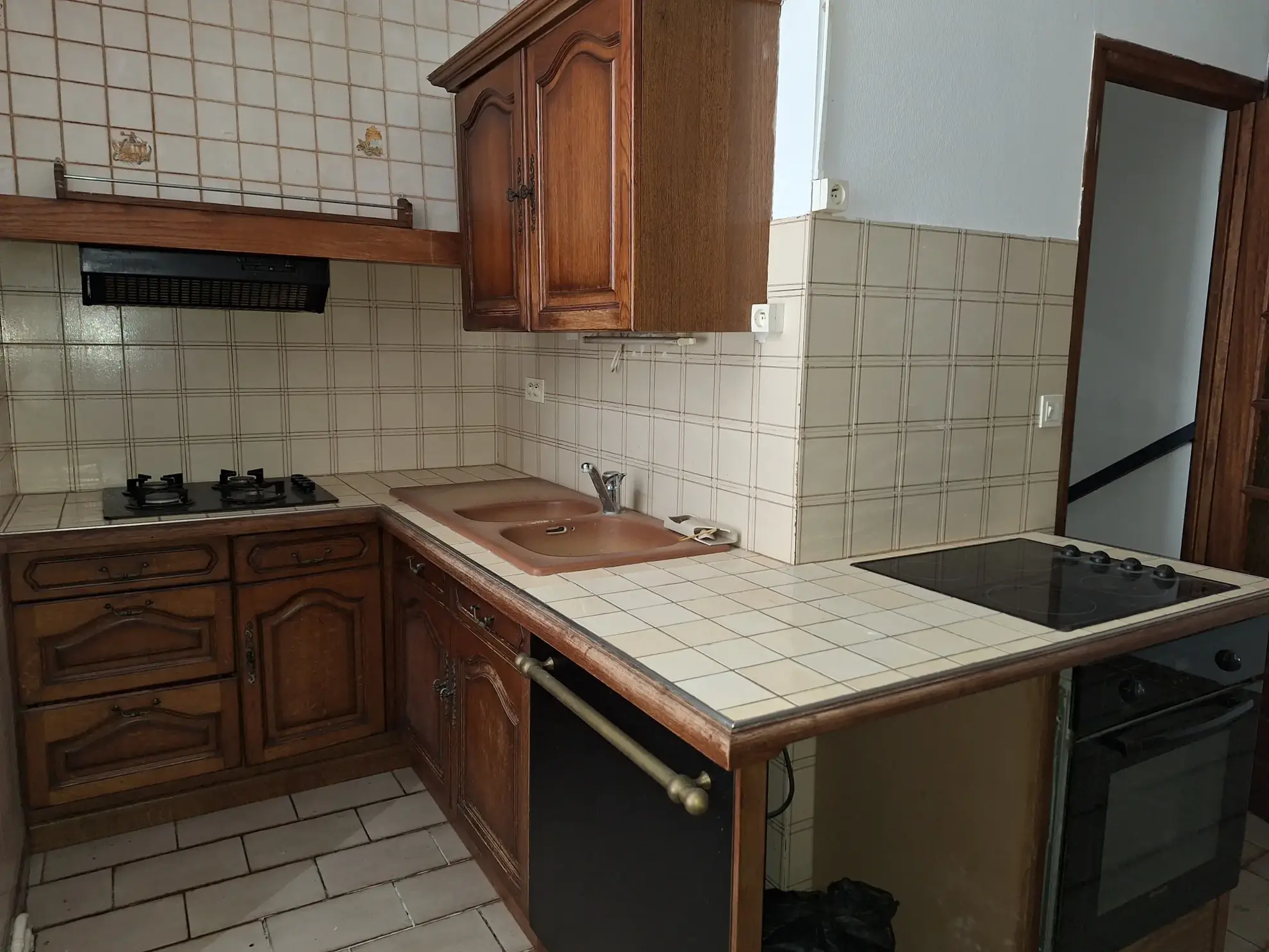 Maison avec commerce au cœur du village bourguignon - Opportunité d'investissement 