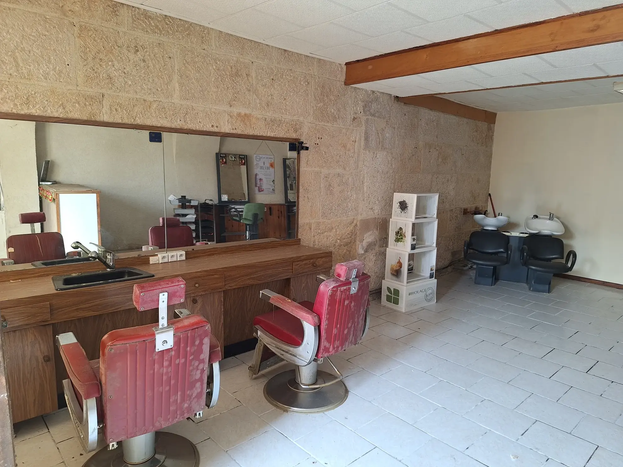 Maison avec commerce au cœur du village bourguignon - Opportunité d'investissement 