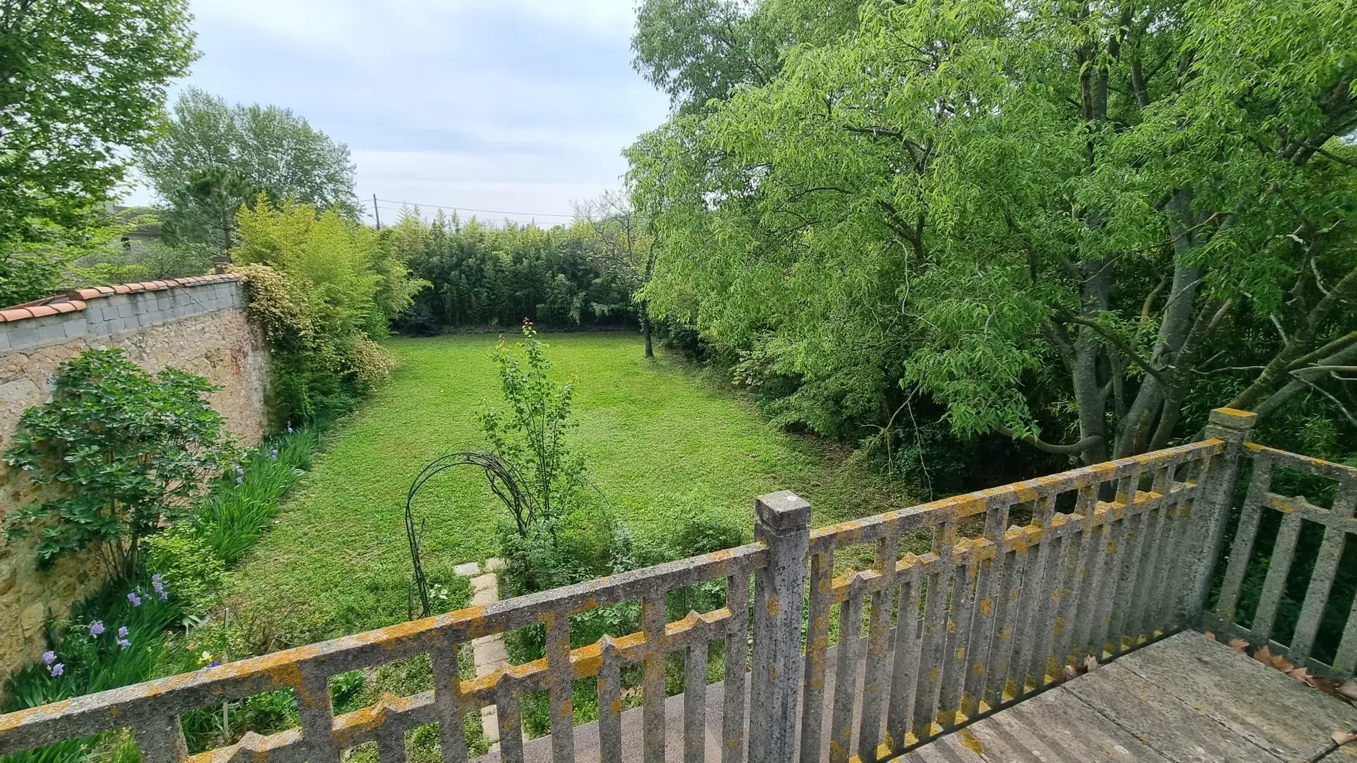 Maison de 110 m² avec terrasse sud sur un terrain de 1400 m² à Comps 