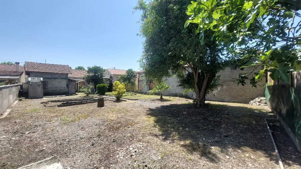 Maison à rénover avec garage et potentiel d’agrandissement à Tarbes 