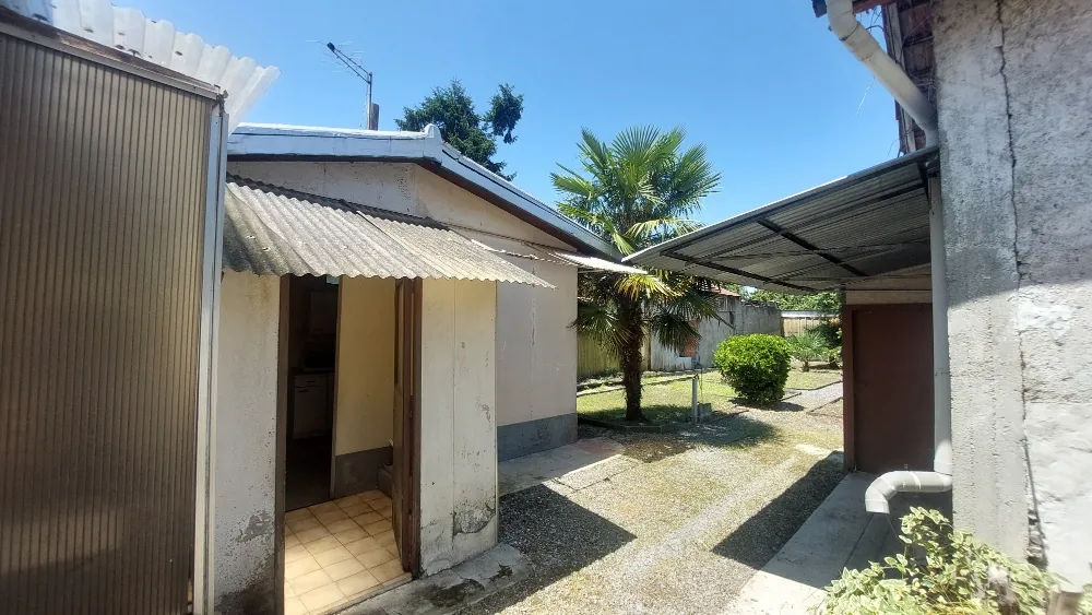 Maison à rénover avec garage et potentiel d’agrandissement à Tarbes 