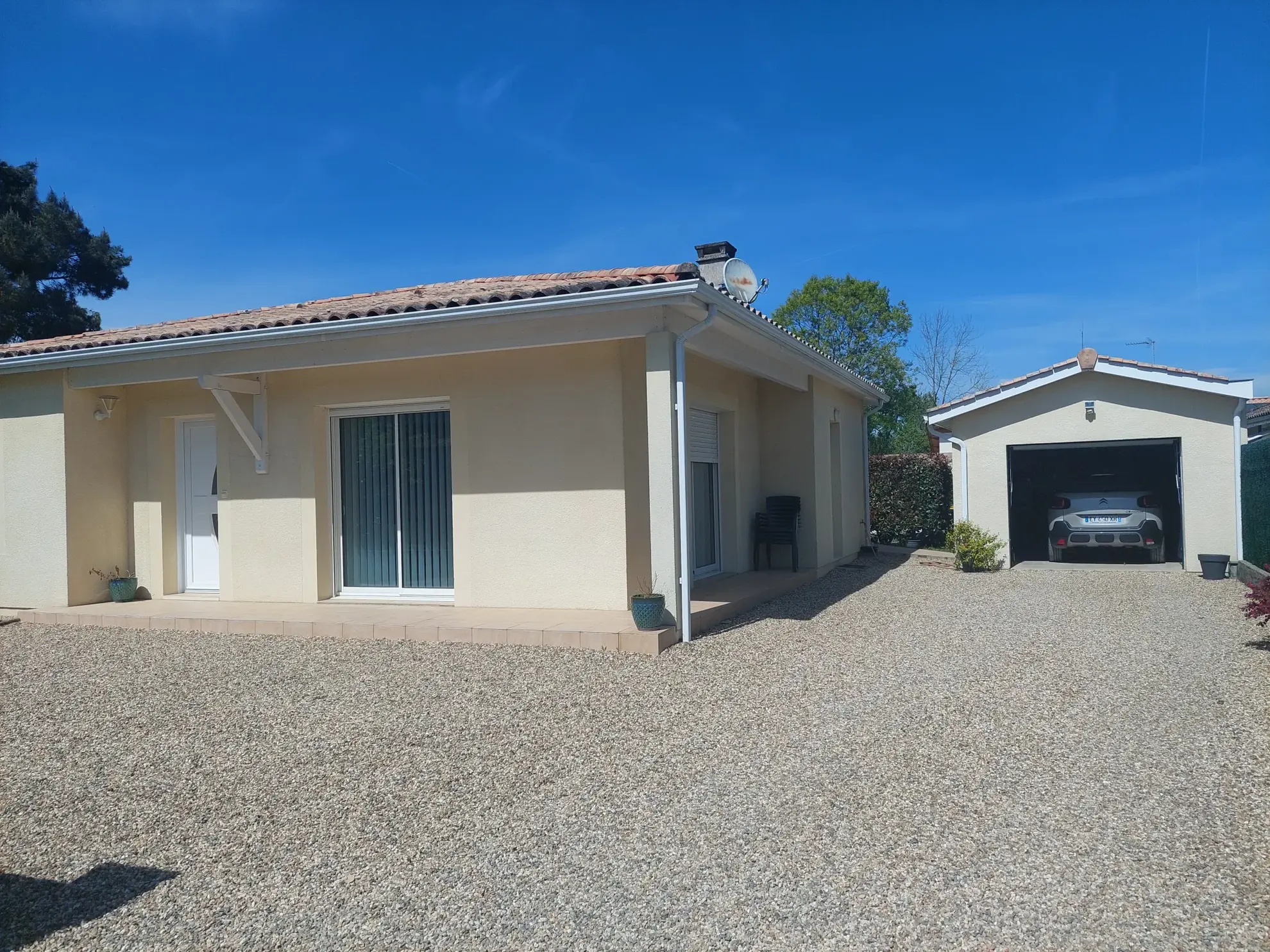 Maison contemporaine de plain-pied à Toulenne proche gare et autoroute 