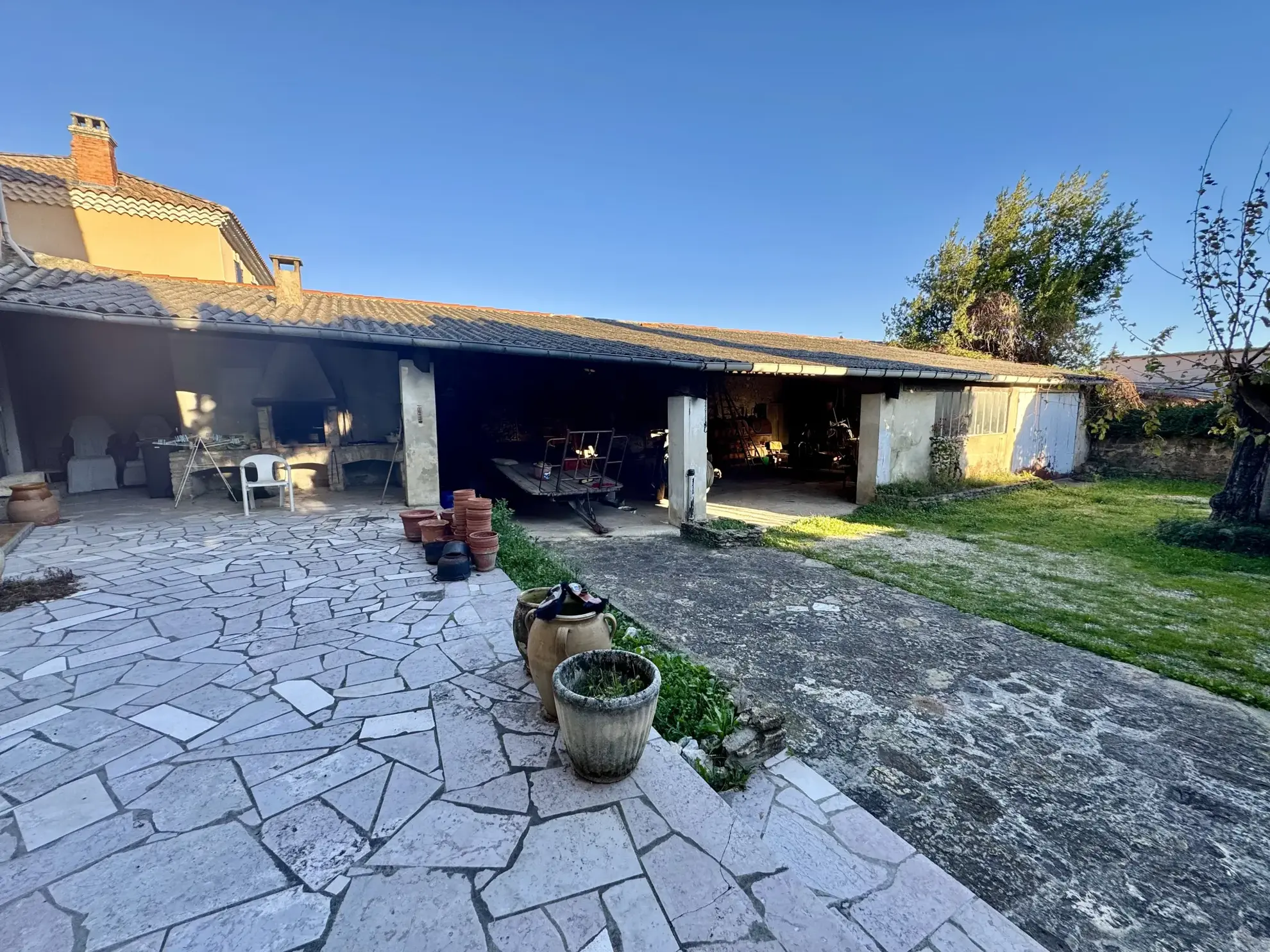 Maison de charme à Laudun l'Ardoise avec terrain et fort potentiel 
