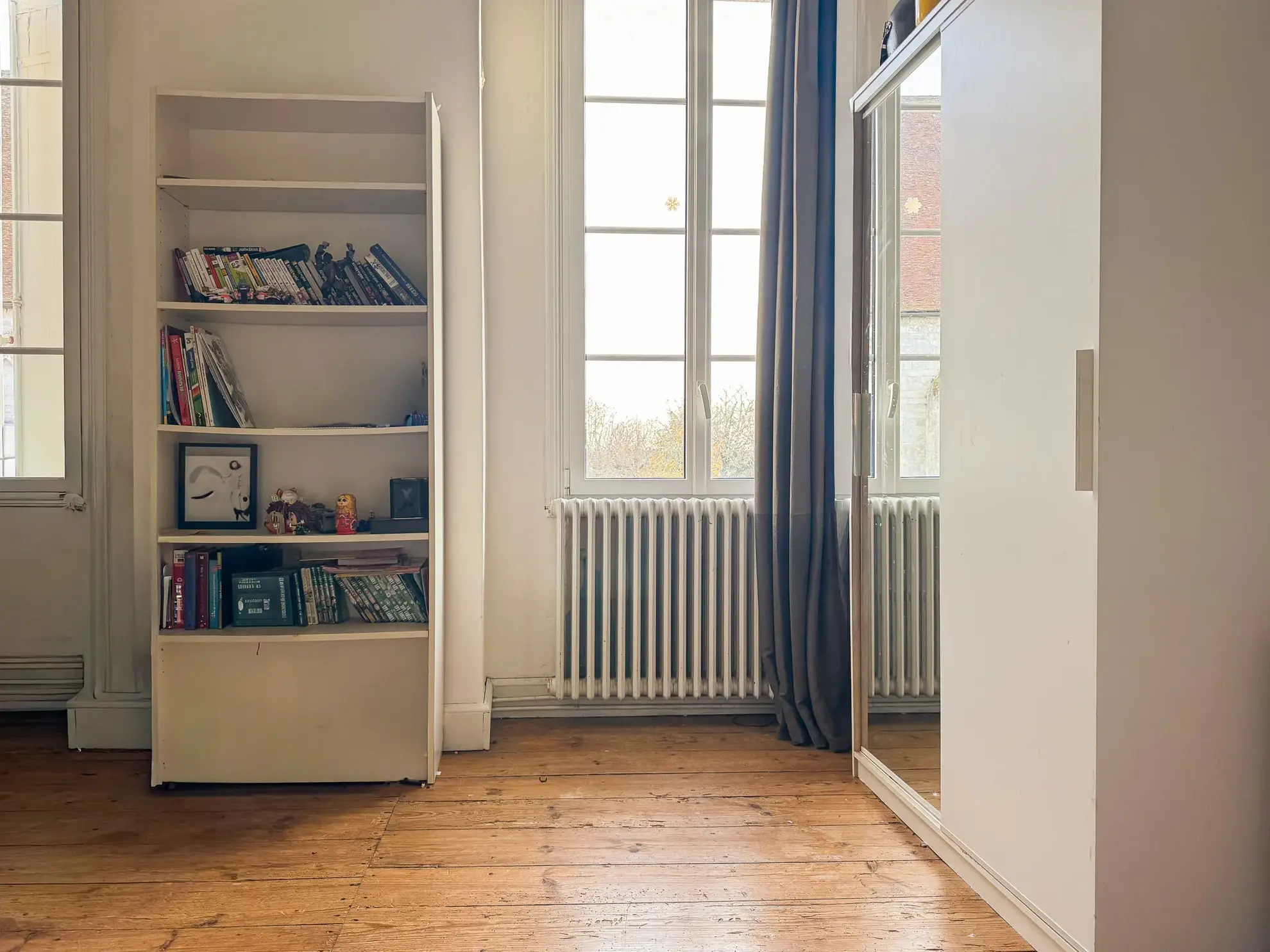 Belle maison en pierre avec jardin et vue sur l'abbatiale à Guitres 