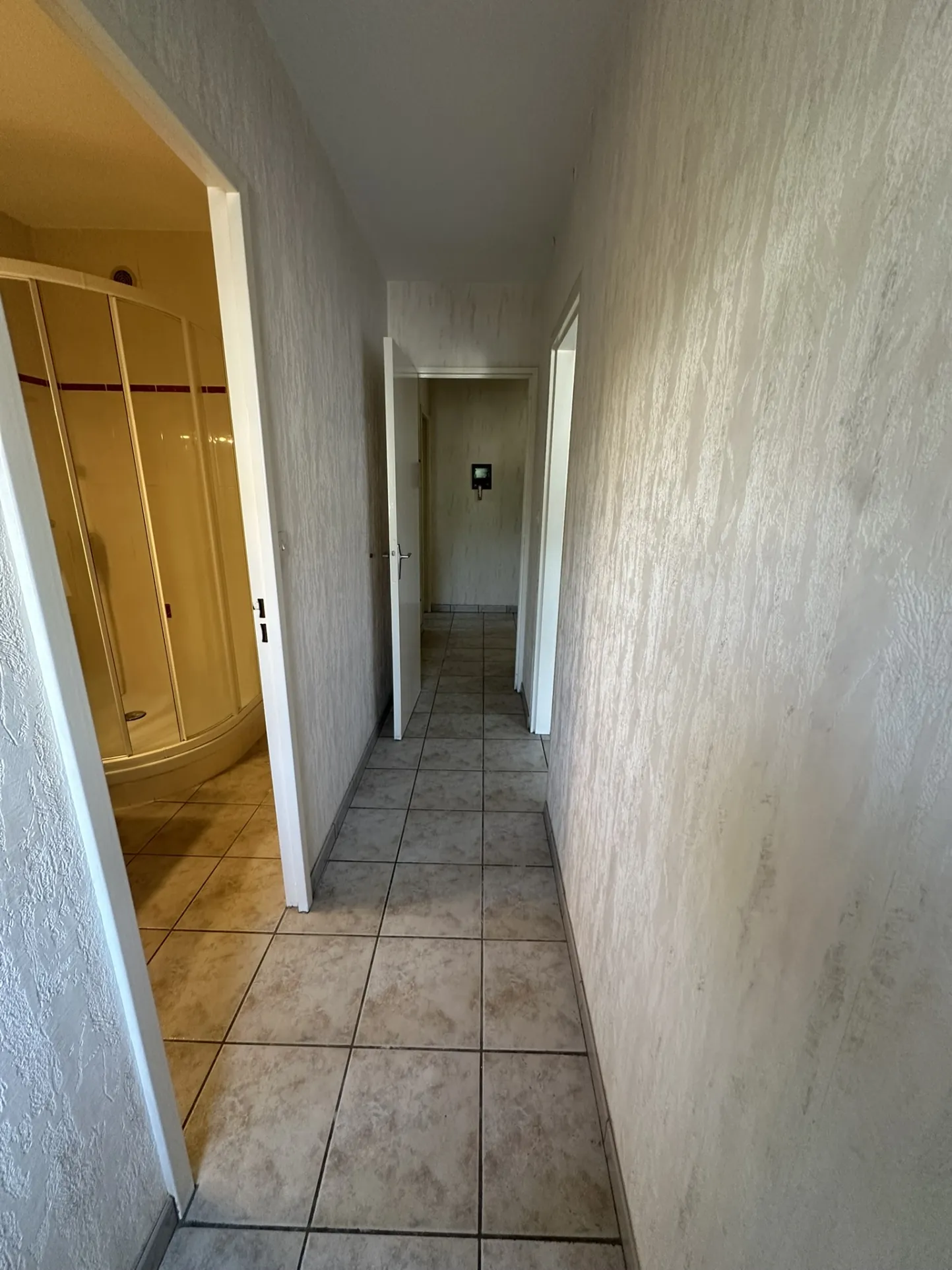 Appartement T3 avec balcon, cave et garage à Saint-Étienne - Secteur Montaud 