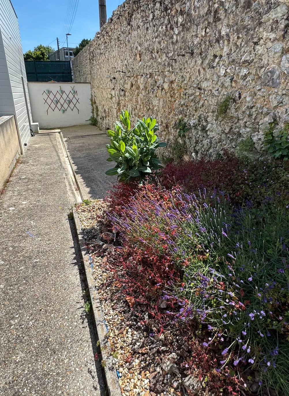 Appartement rénové avec terrasse, parking privé et cave à Fécamp 