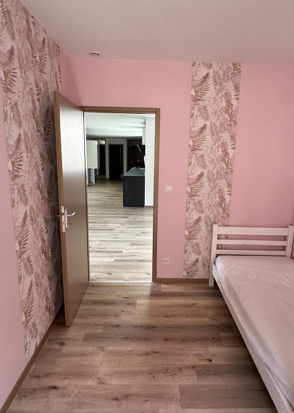 Appartement rénové avec terrasse, parking privé et cave à Fécamp 