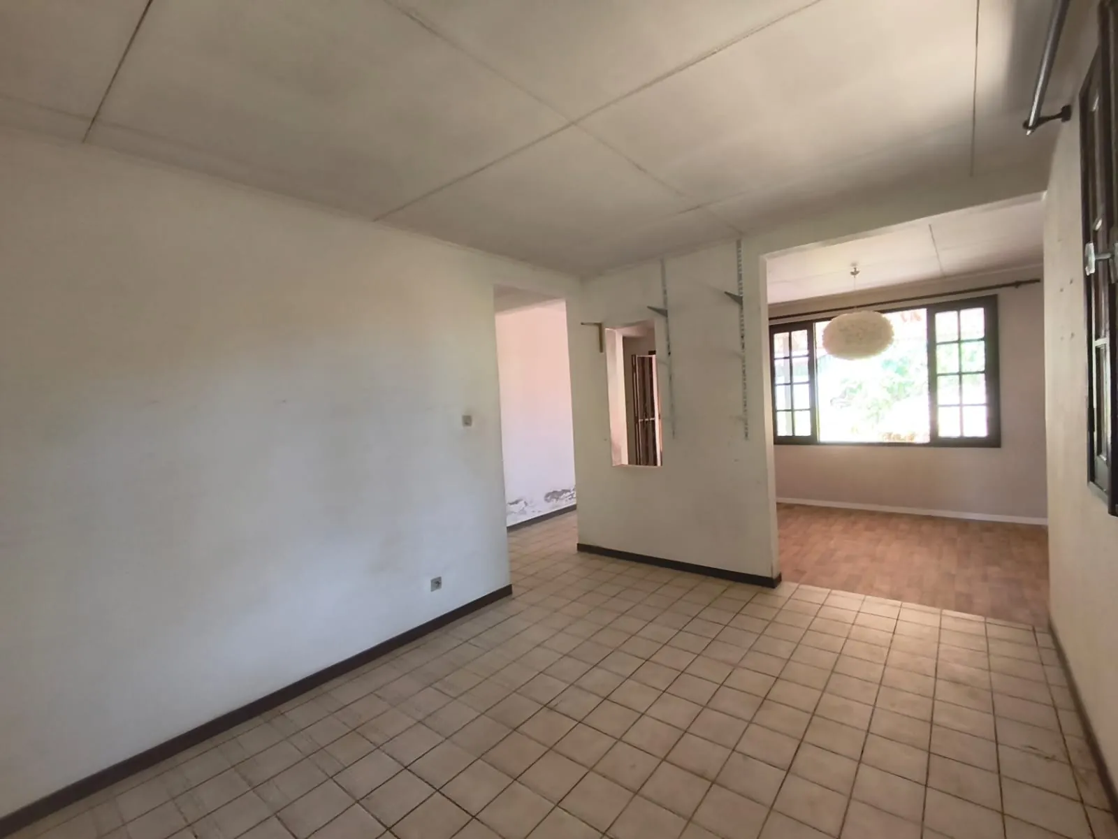 Maison à rénover avec 3 chambres et grand terrain à Cayenne Montabo 