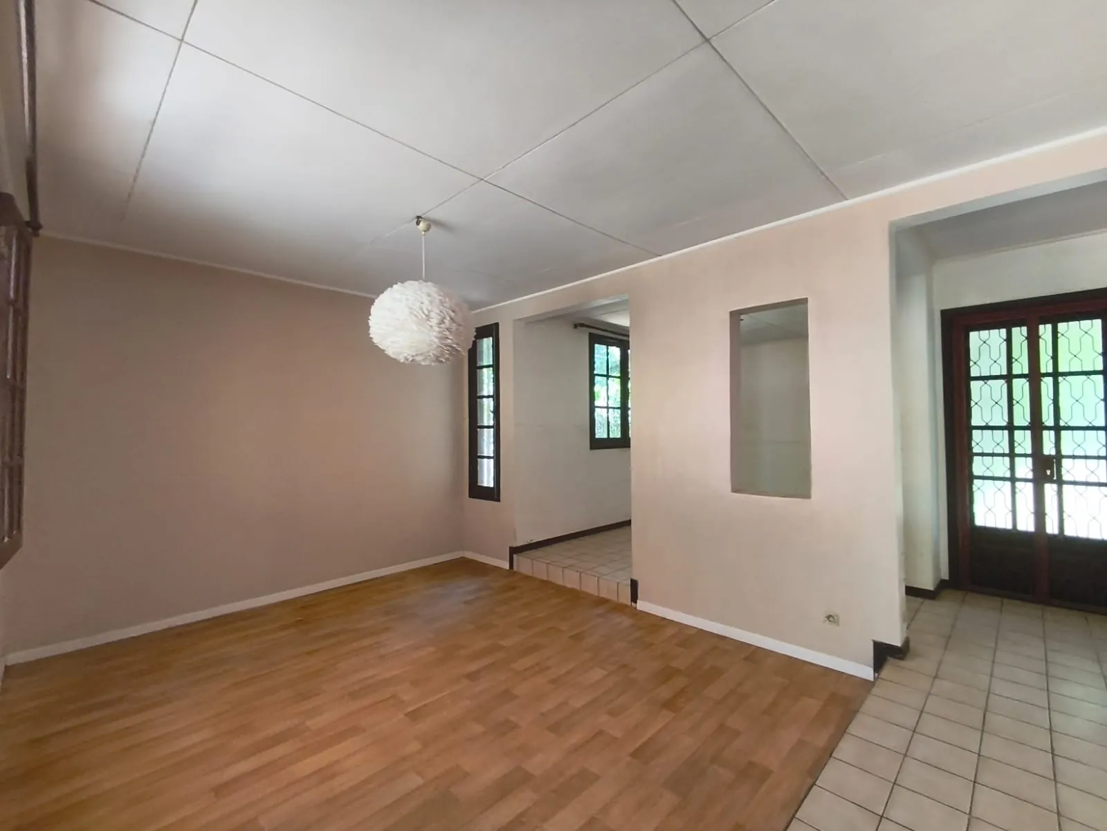 Maison à rénover avec 3 chambres et grand terrain à Cayenne Montabo 