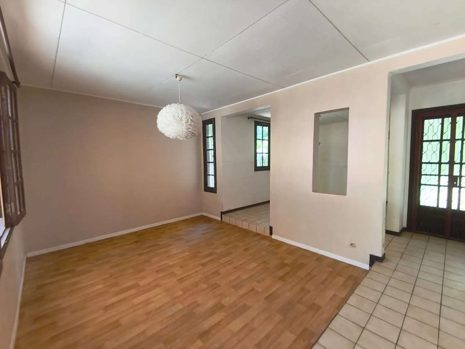 Maison à rénover avec 3 chambres et grand terrain à Cayenne Montabo 