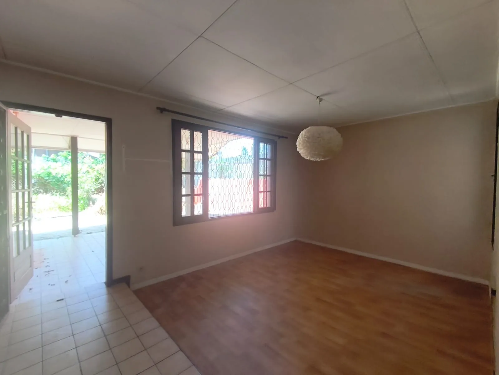 Maison à rénover avec 3 chambres et grand terrain à Cayenne Montabo 