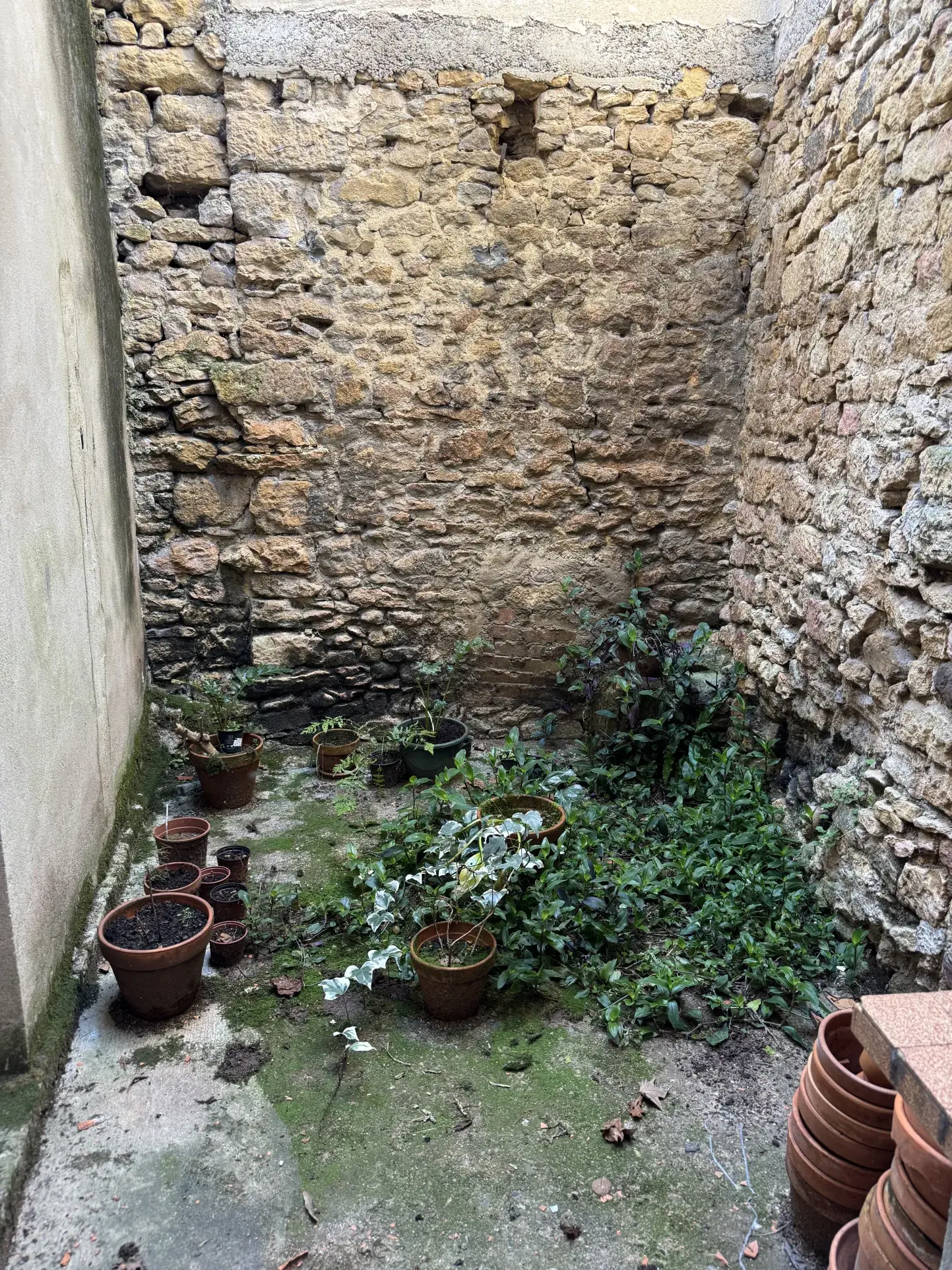 Maison de ville à Sarlat, 61 m², proche centre historique à rénover 