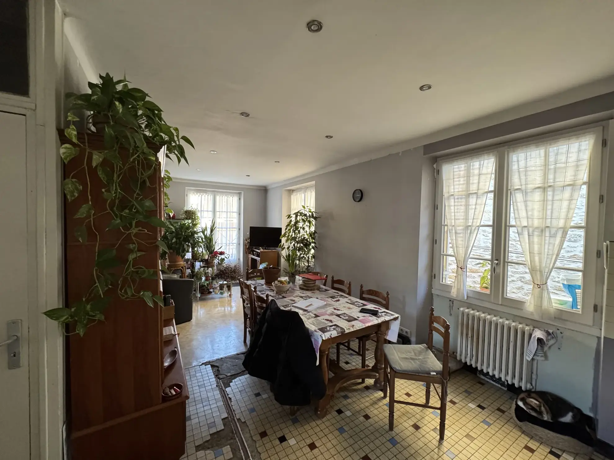 Maison de ville à Sarlat, 61 m², proche centre historique à rénover 