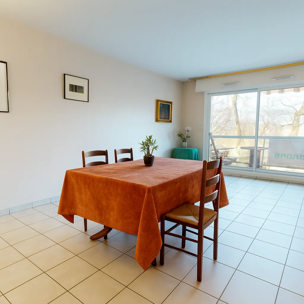 Bel appartement de 79,32 m2 avec terrasse, cave et garage à Besançon 