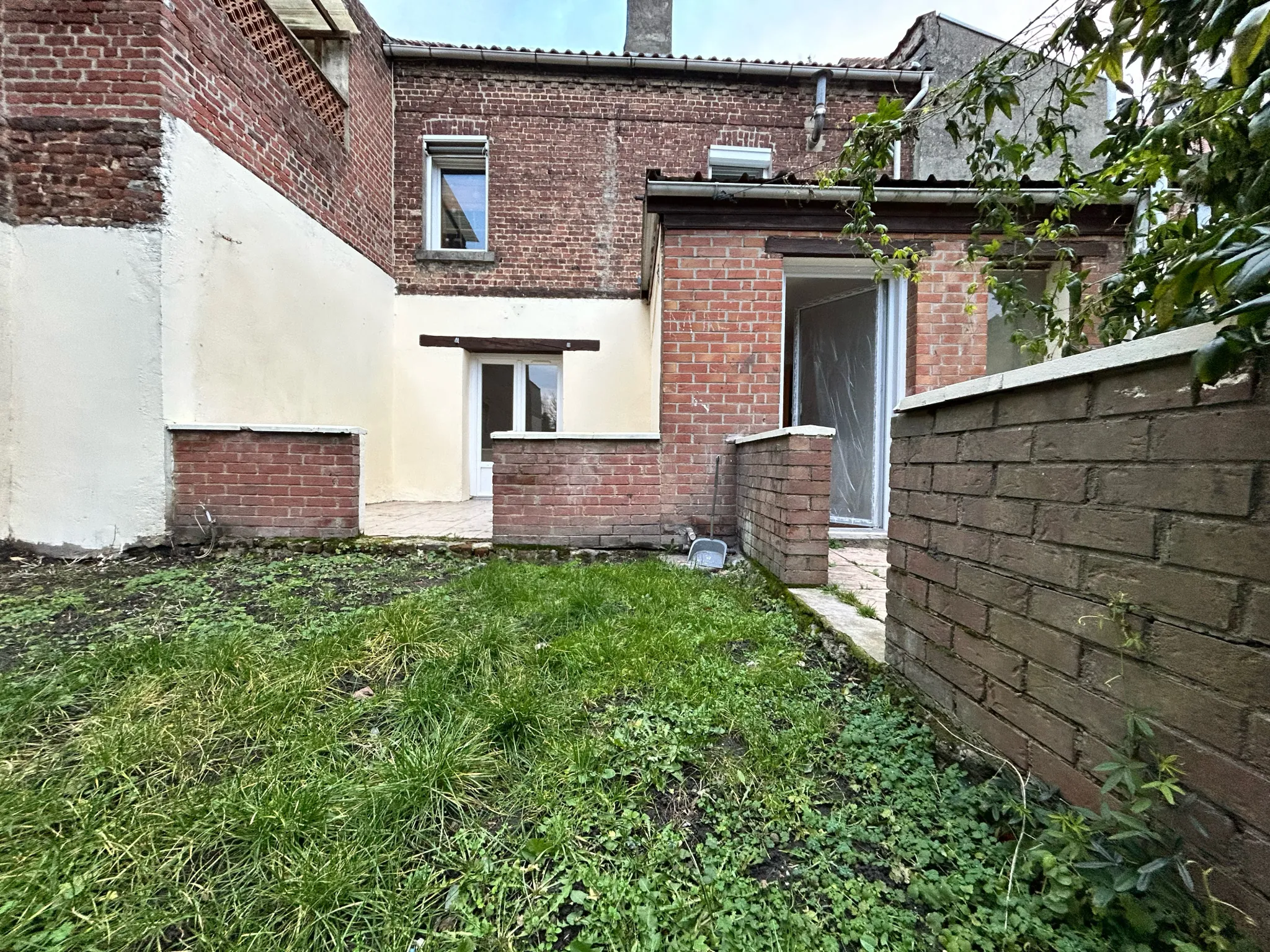 Belle maison bourgeoise proche gare à Henin-Beaumont avec jardin et grenier aménageable 
