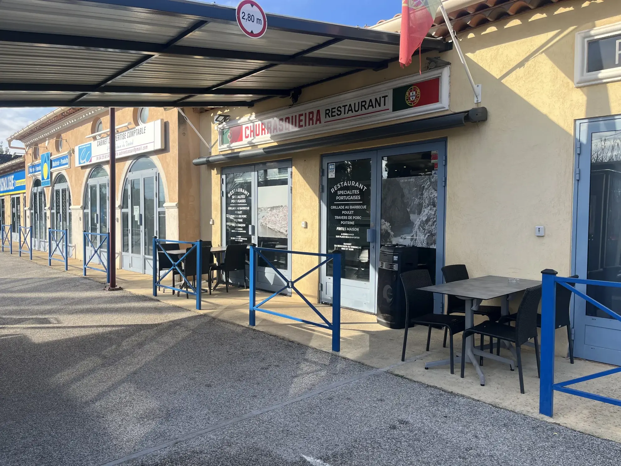 Fonds de commerce restauration portugaise à Vidauban, emplacement stratégique et bien équipé