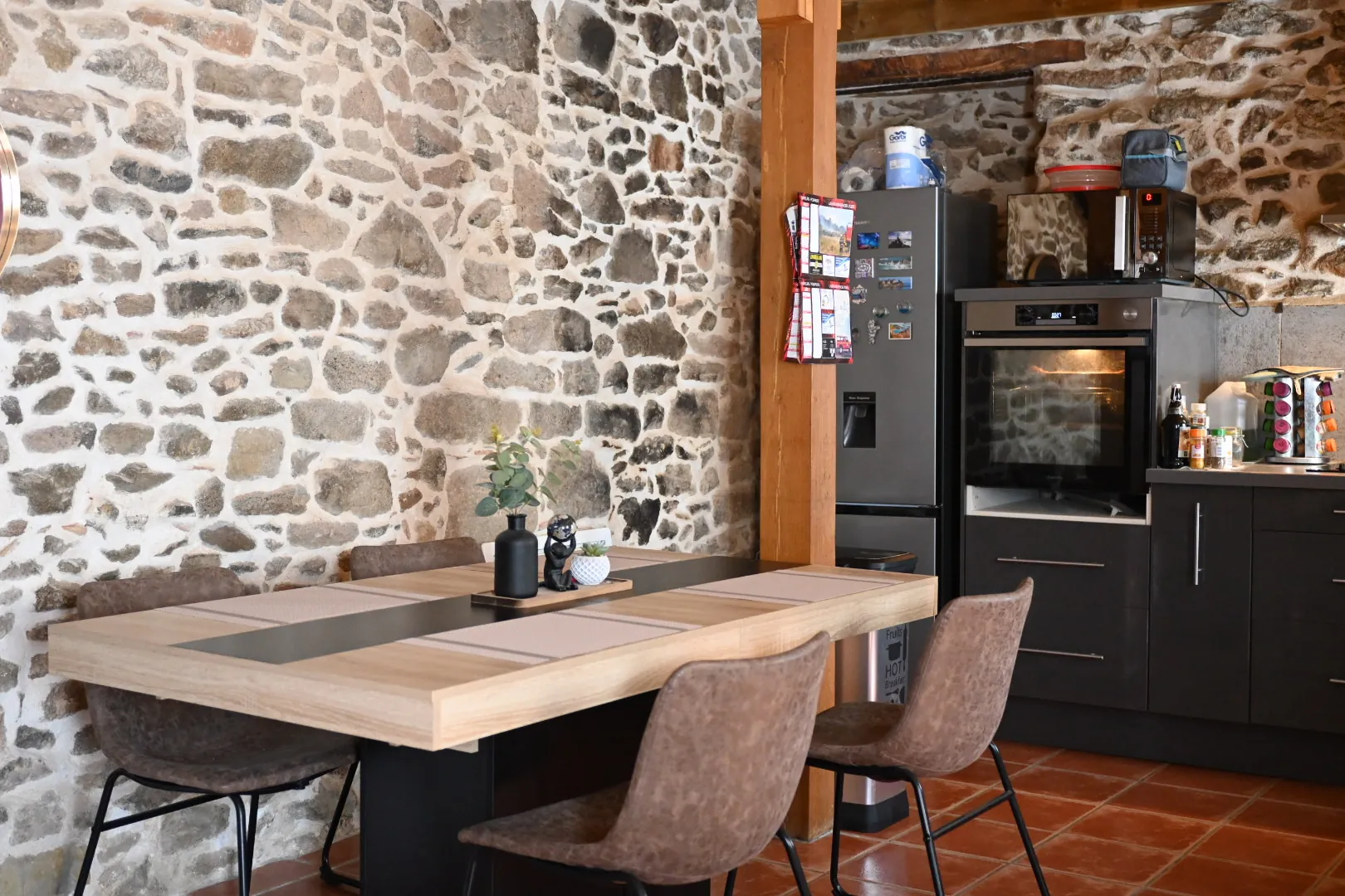 Charmante maison de village à Aigues-Vives avec 2 chambres et potentiels d'aménagement