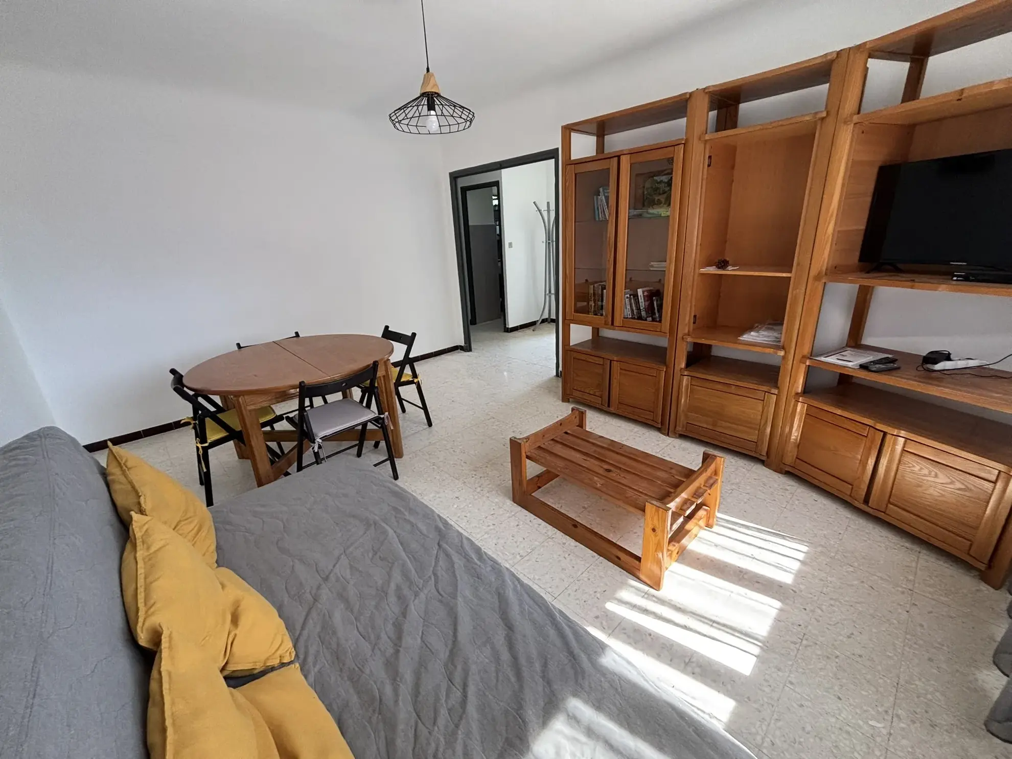 Maison avec terrain de 1000 m² à Entrechaux, vue dégagée, garage, possibilité d'agrandissement 