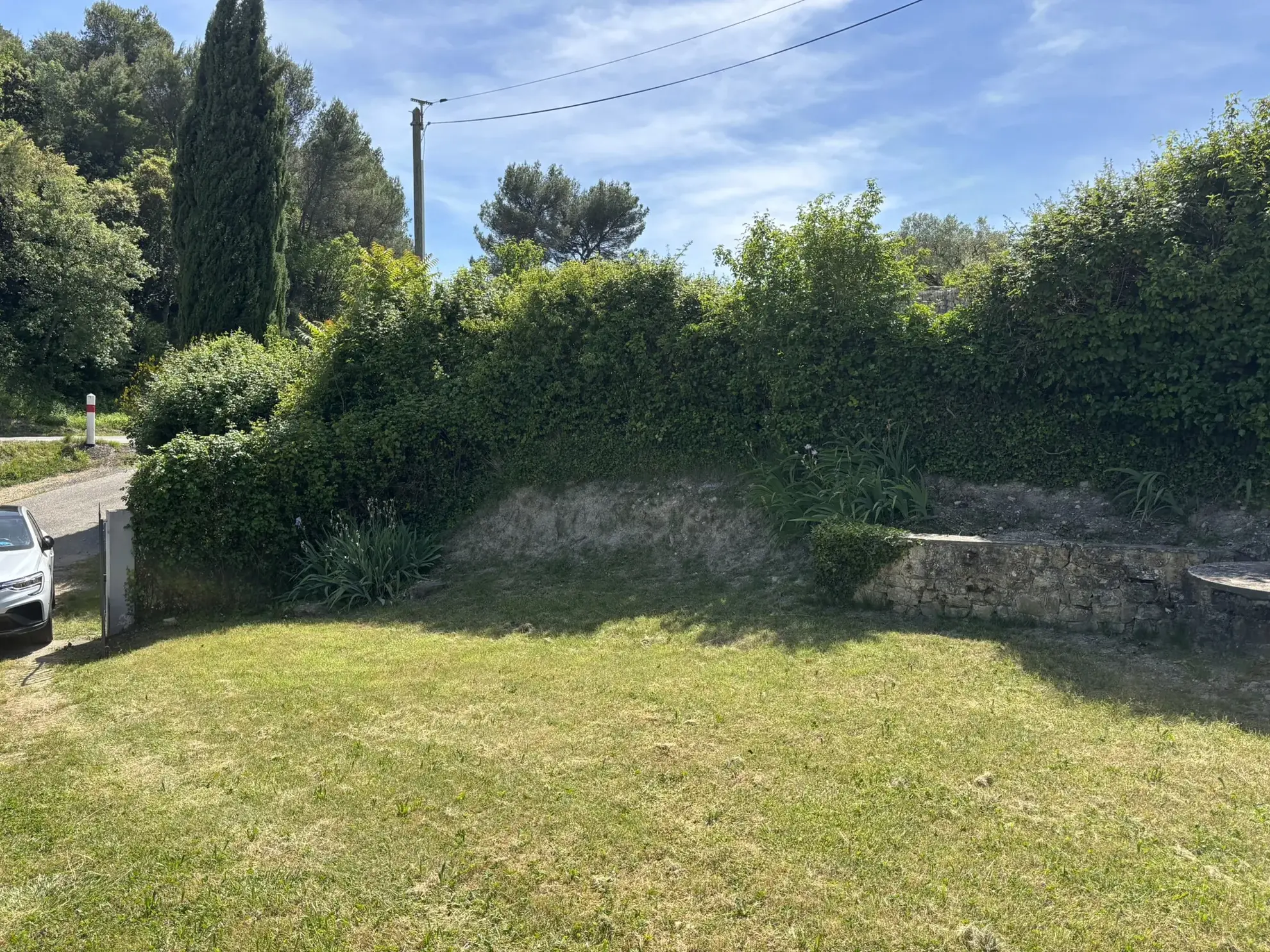 Maison avec terrain de 1000 m² à Entrechaux, vue dégagée, garage, possibilité d'agrandissement 