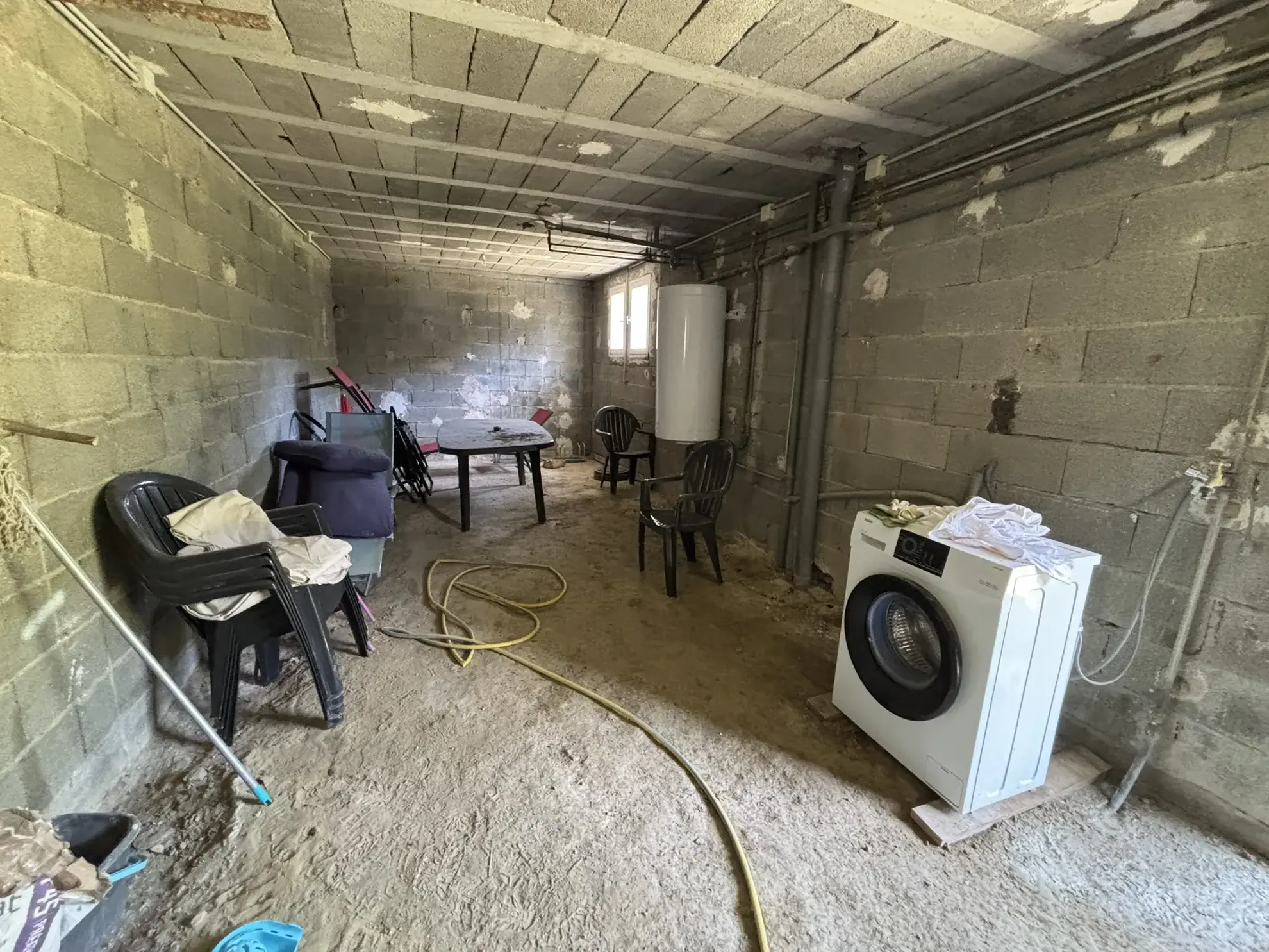 Maison avec terrain de 1000 m² à Entrechaux, vue dégagée, garage, possibilité d'agrandissement 