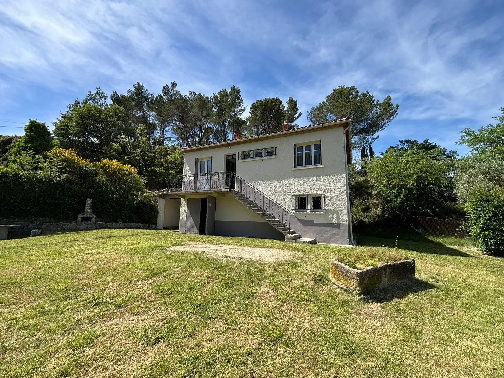 Maison avec terrain de 1000 m² à Entrechaux, vue dégagée, garage, possibilité d'agrandissement 