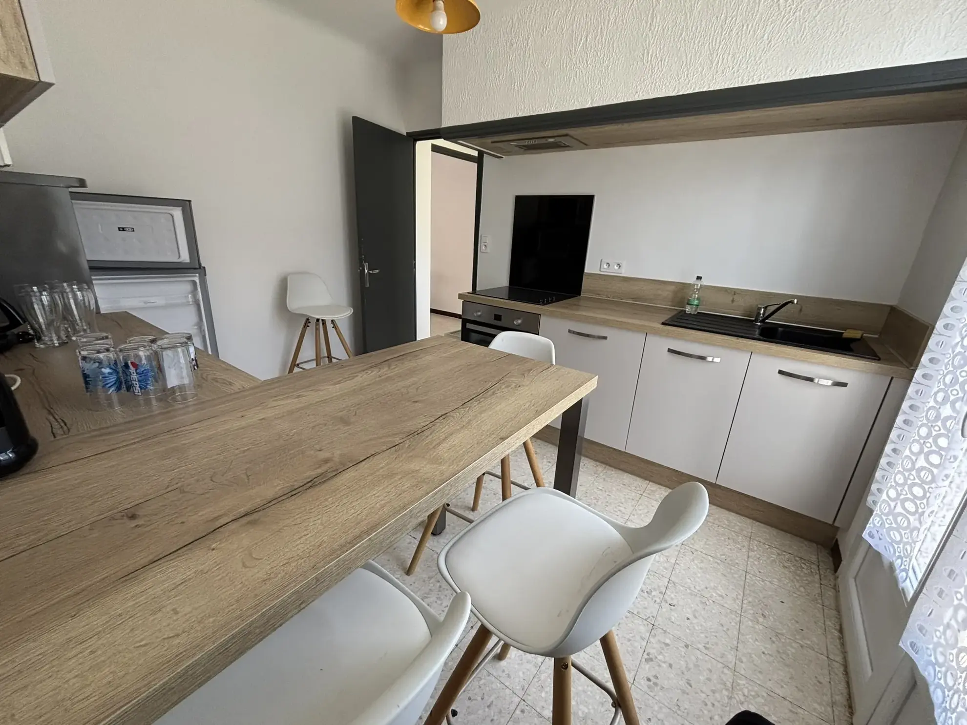 Maison avec terrain de 1000 m² à Entrechaux, vue dégagée, garage, possibilité d'agrandissement 