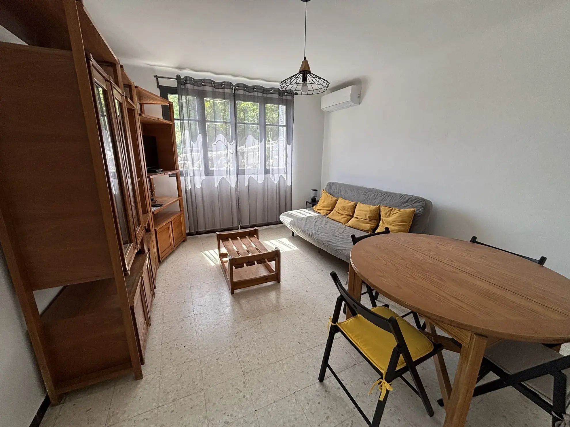 Maison avec terrain de 1000 m² à Entrechaux, vue dégagée, garage, possibilité d'agrandissement 